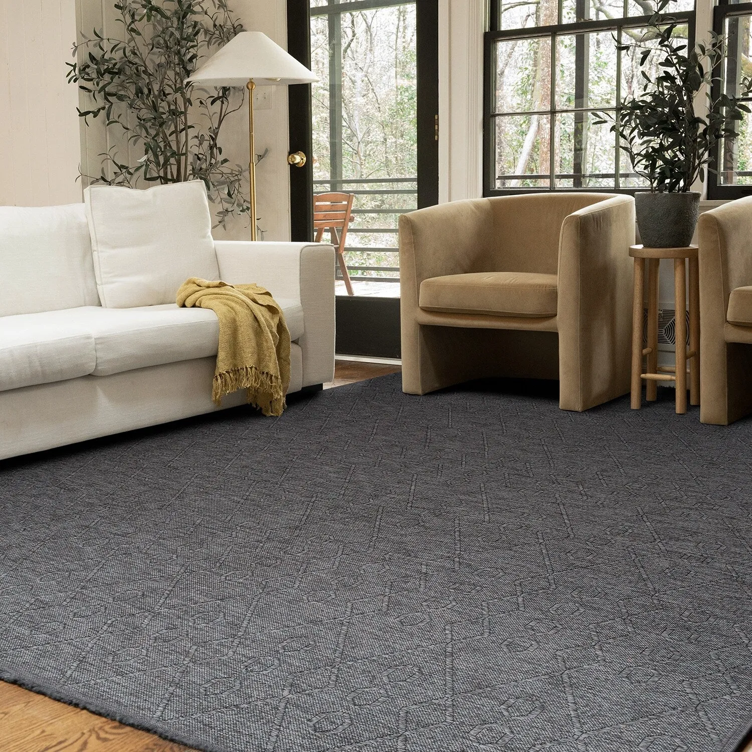Alameda Solid Color Geometric Machine Washable Indoor Area Rug