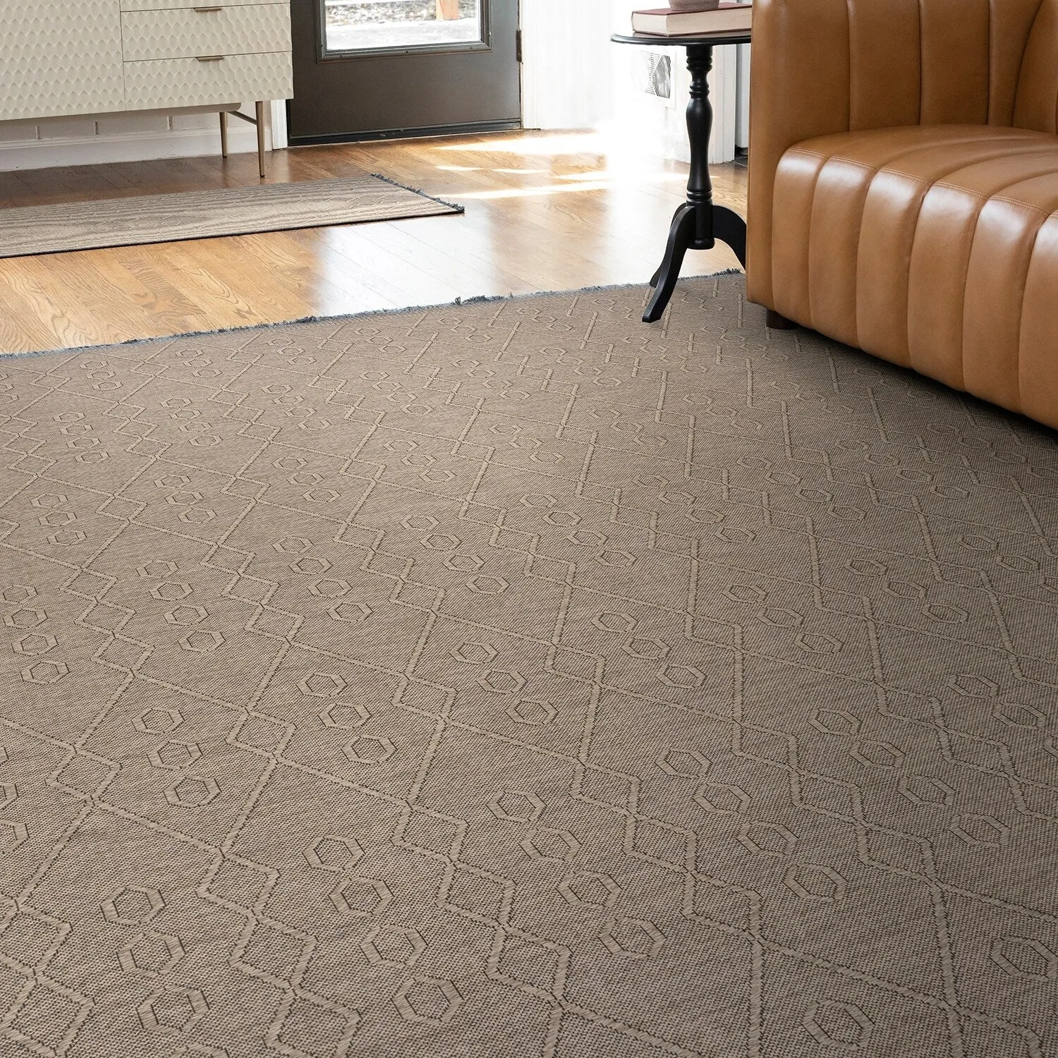 Alameda Solid Color Geometric Machine Washable Indoor Area Rug