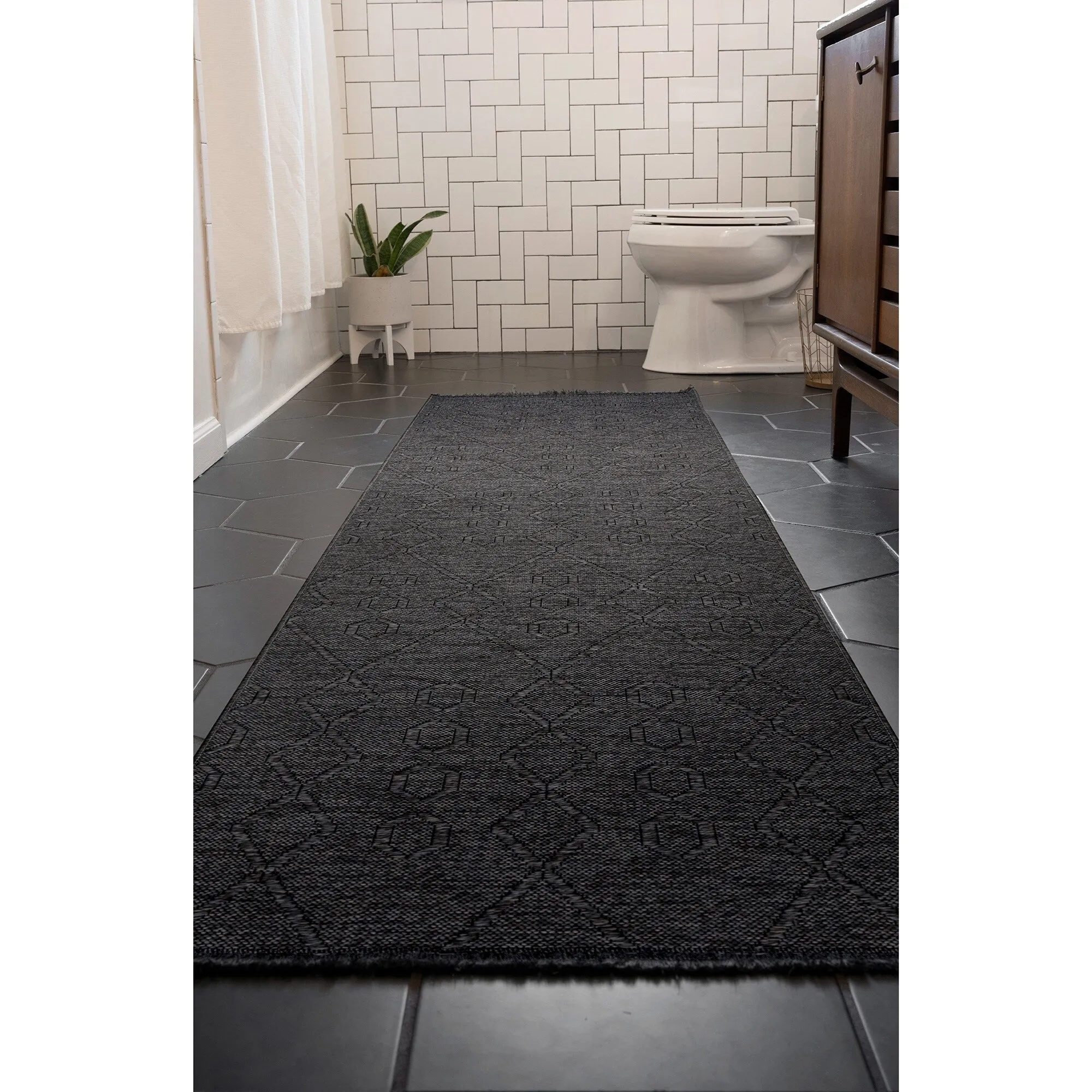 Alameda Solid Color Geometric Machine Washable Indoor Area Rug