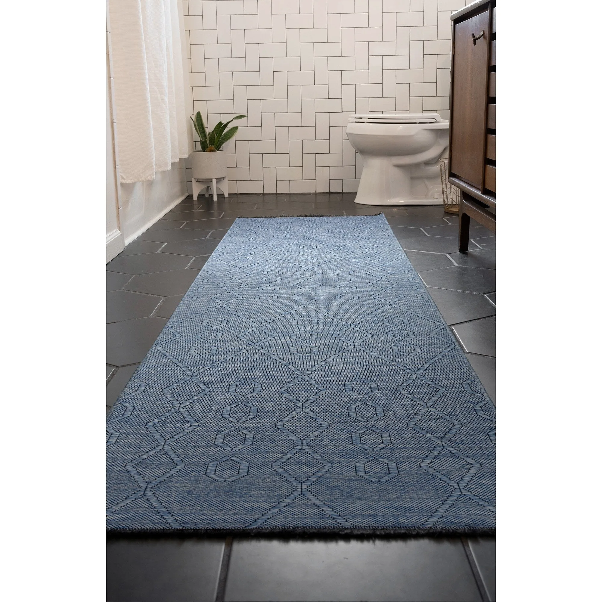 Alameda Solid Color Geometric Machine Washable Indoor Area Rug