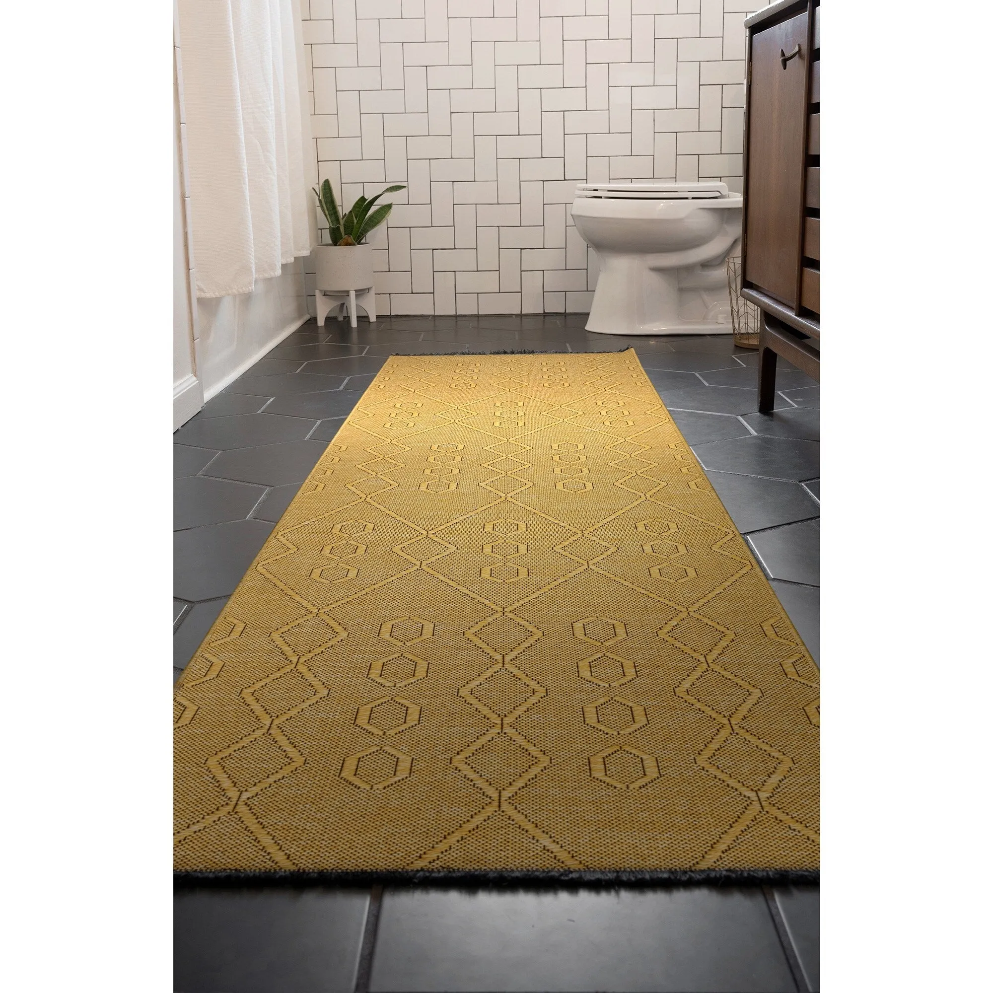 Alameda Solid Color Geometric Machine Washable Indoor Area Rug