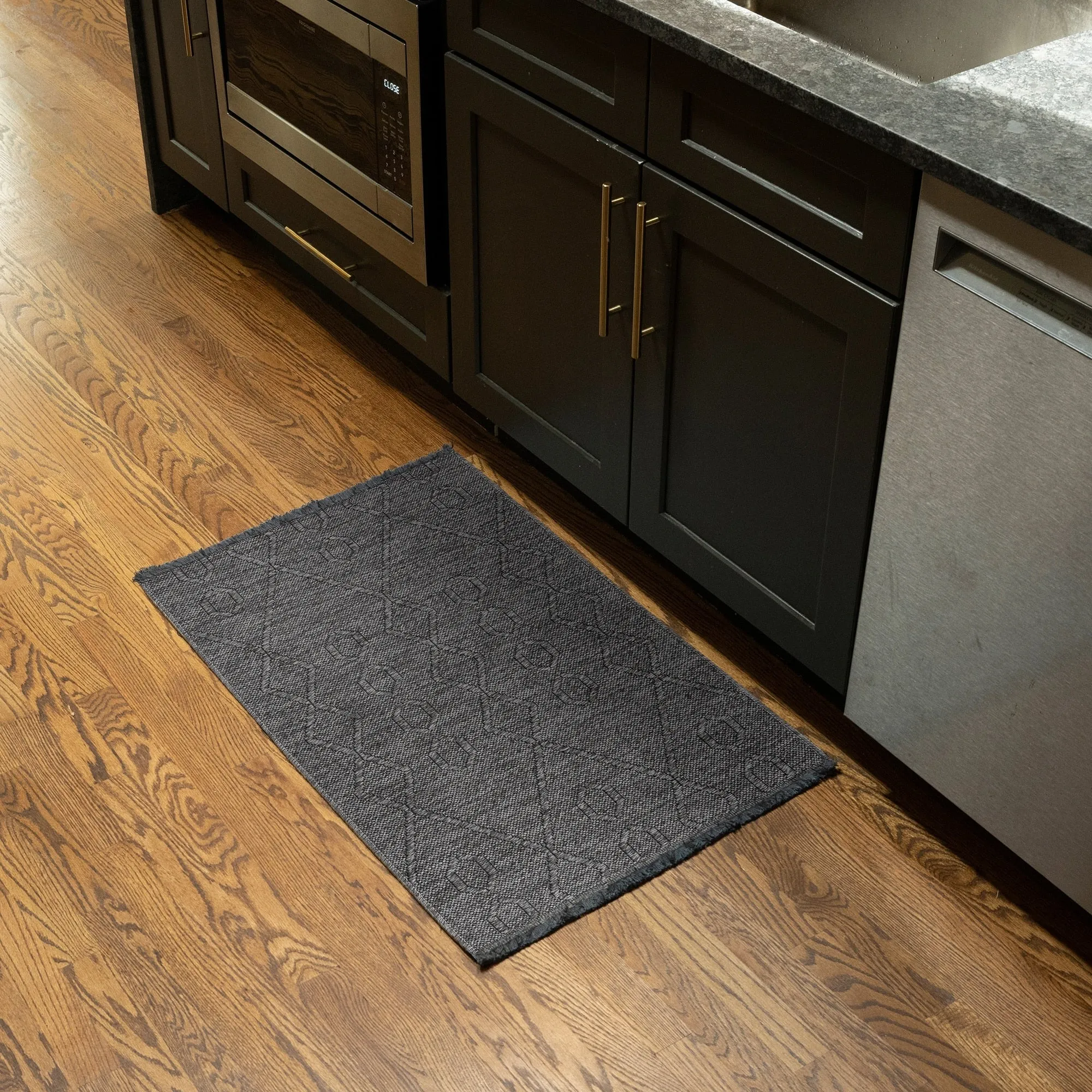 Alameda Solid Color Geometric Machine Washable Indoor Area Rug