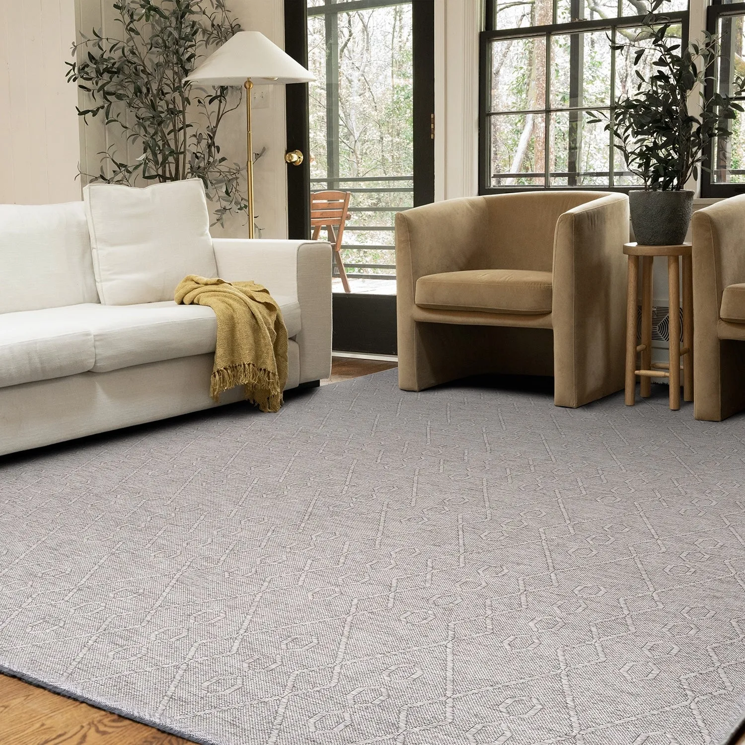 Alameda Solid Color Geometric Machine Washable Indoor Area Rug