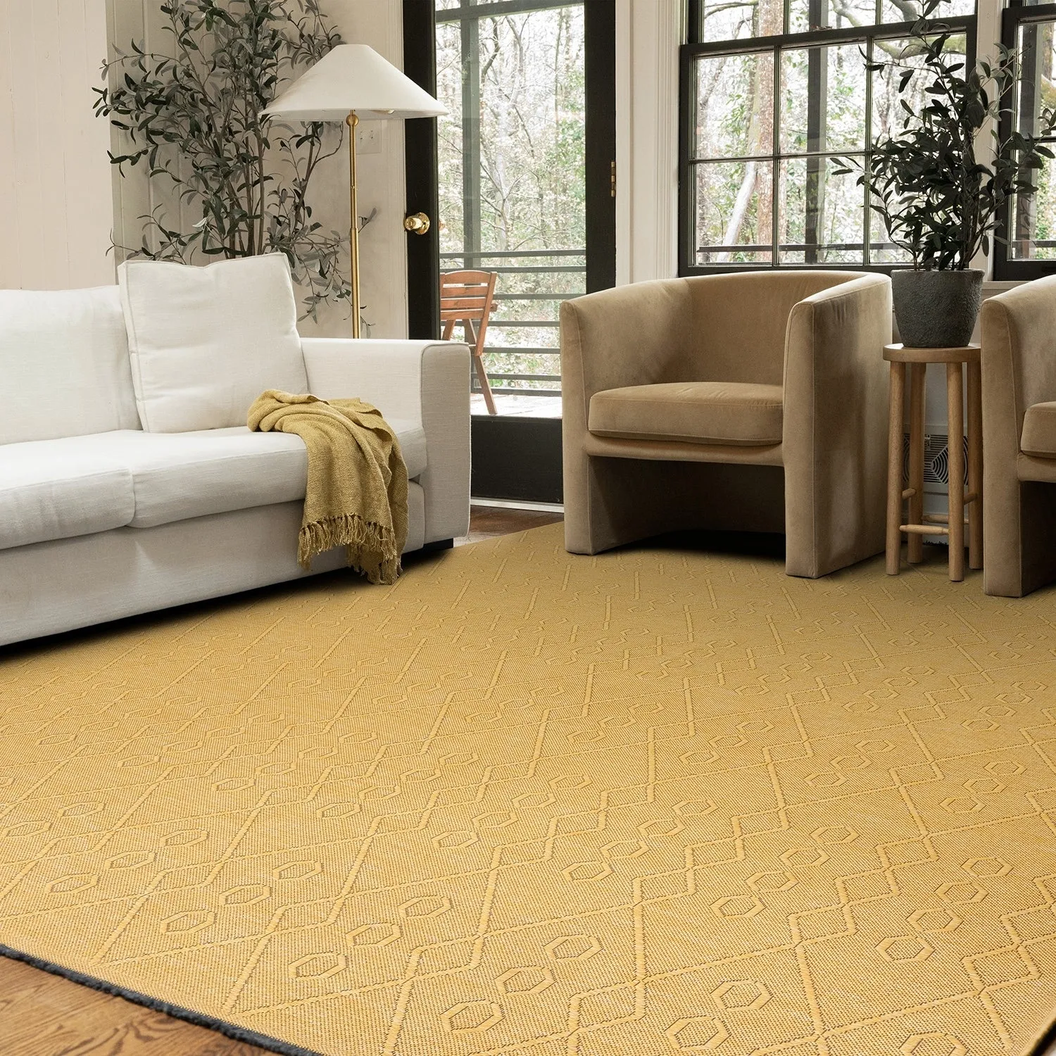 Alameda Solid Color Geometric Machine Washable Indoor Area Rug