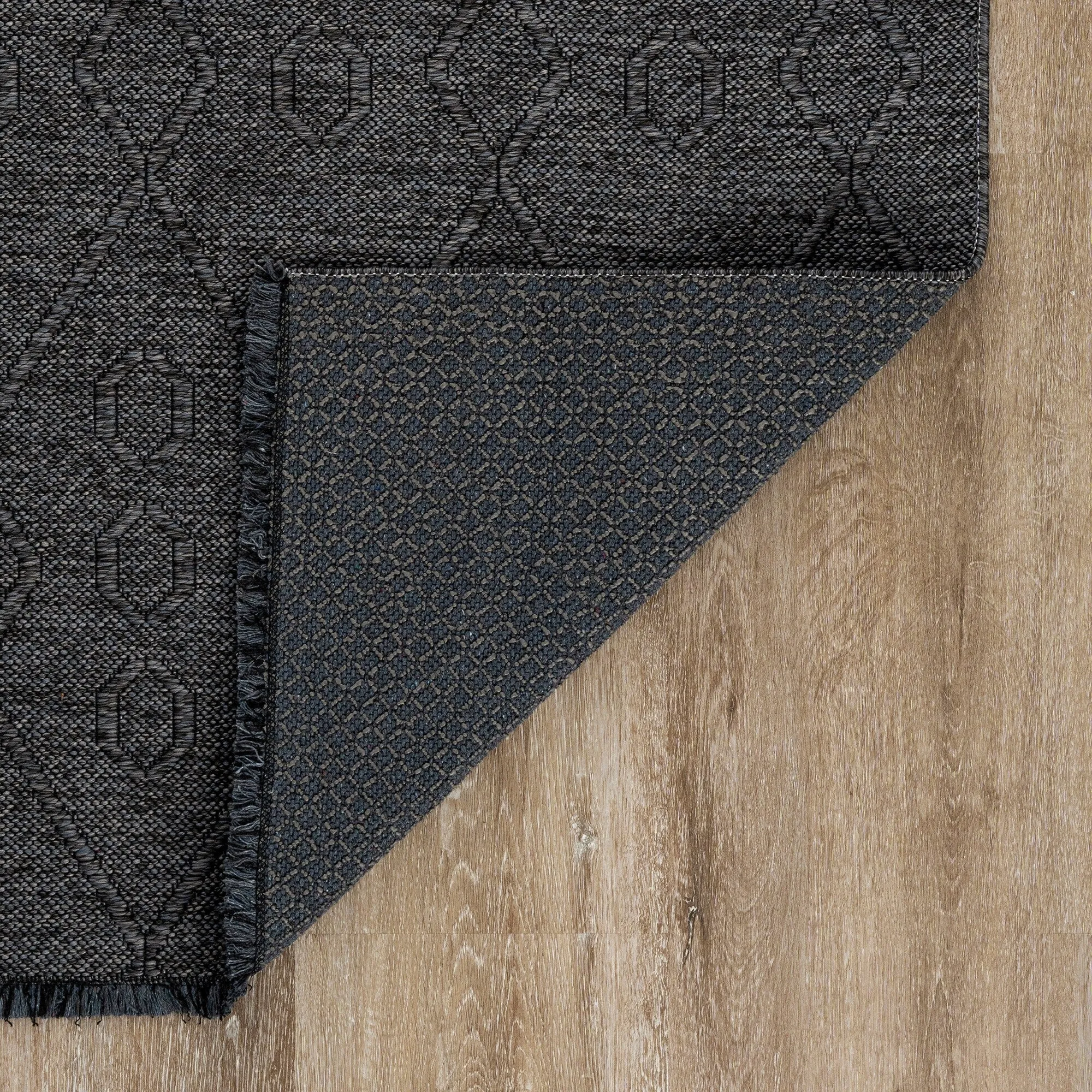 Alameda Solid Color Geometric Machine Washable Indoor Area Rug