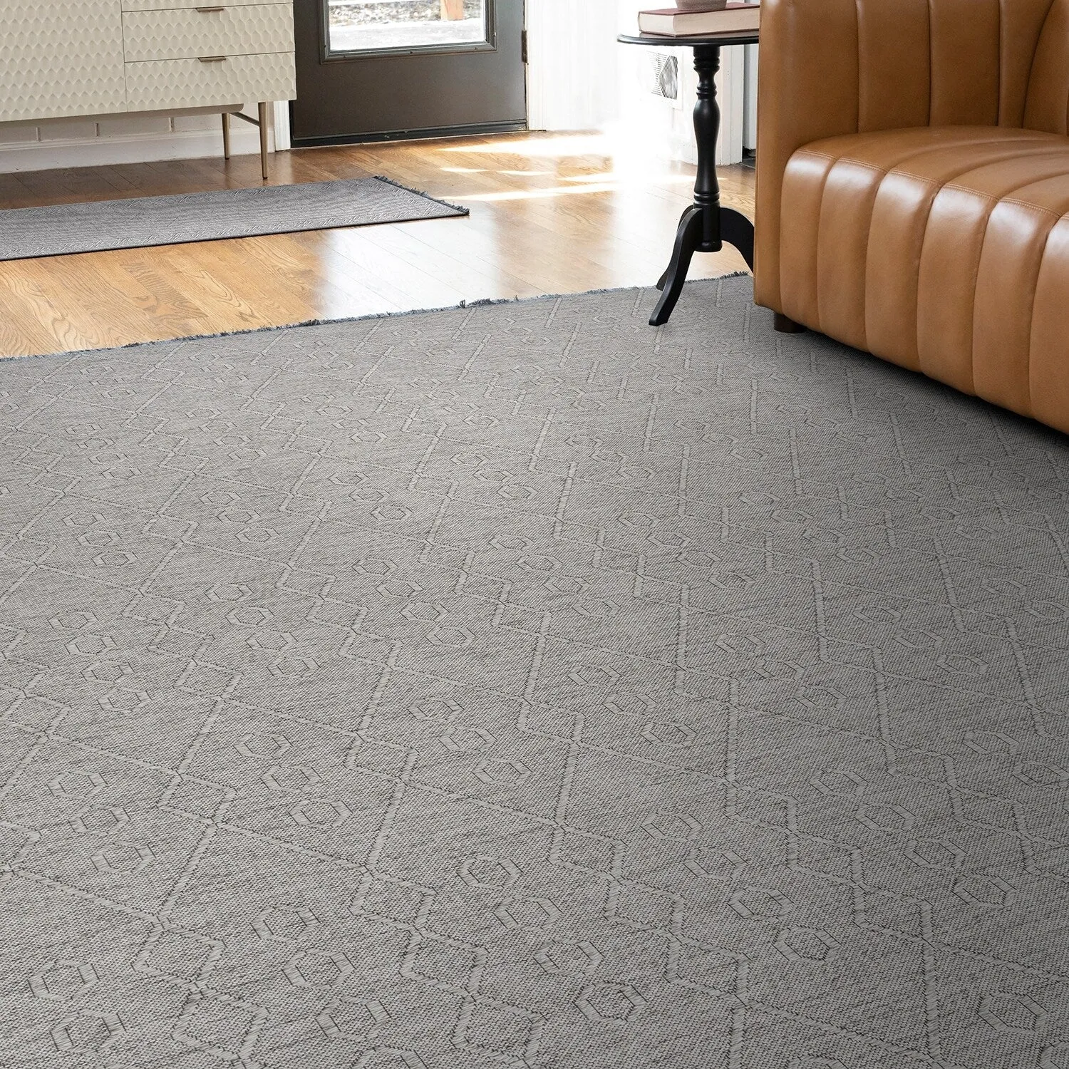 Alameda Solid Color Geometric Machine Washable Indoor Area Rug