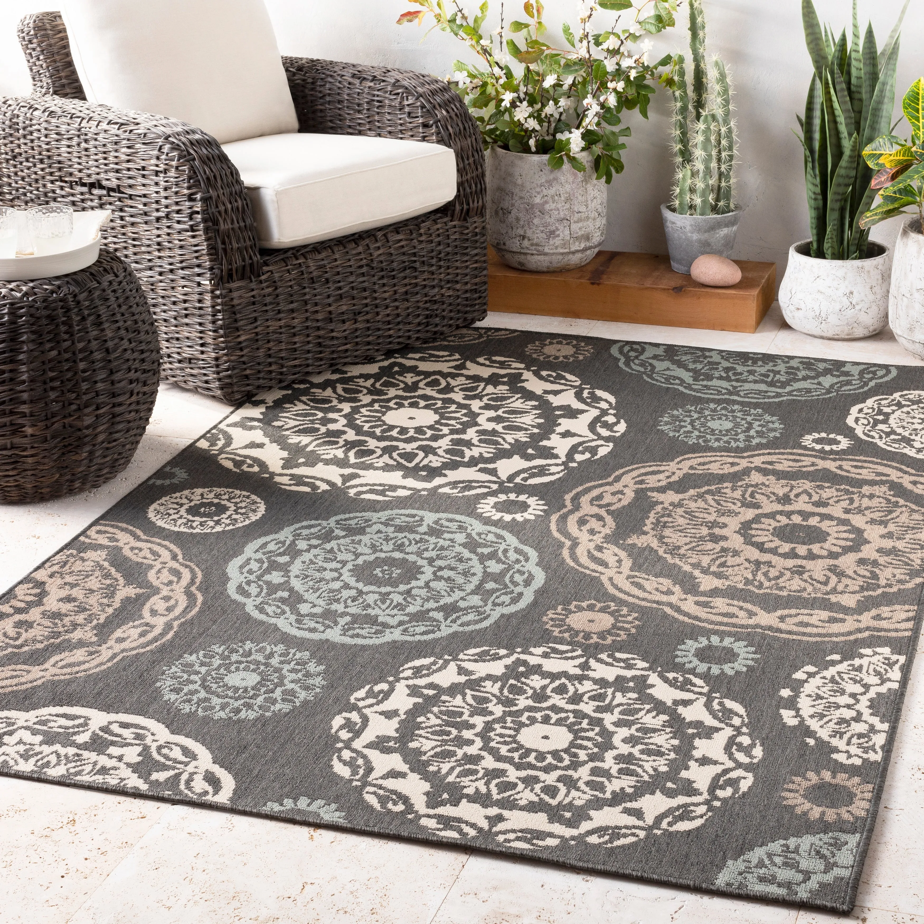Artistic Weavers Arrigo Transitional Indoor/ Outdoor Area Rug - 8'10 Round - 8'10 Round