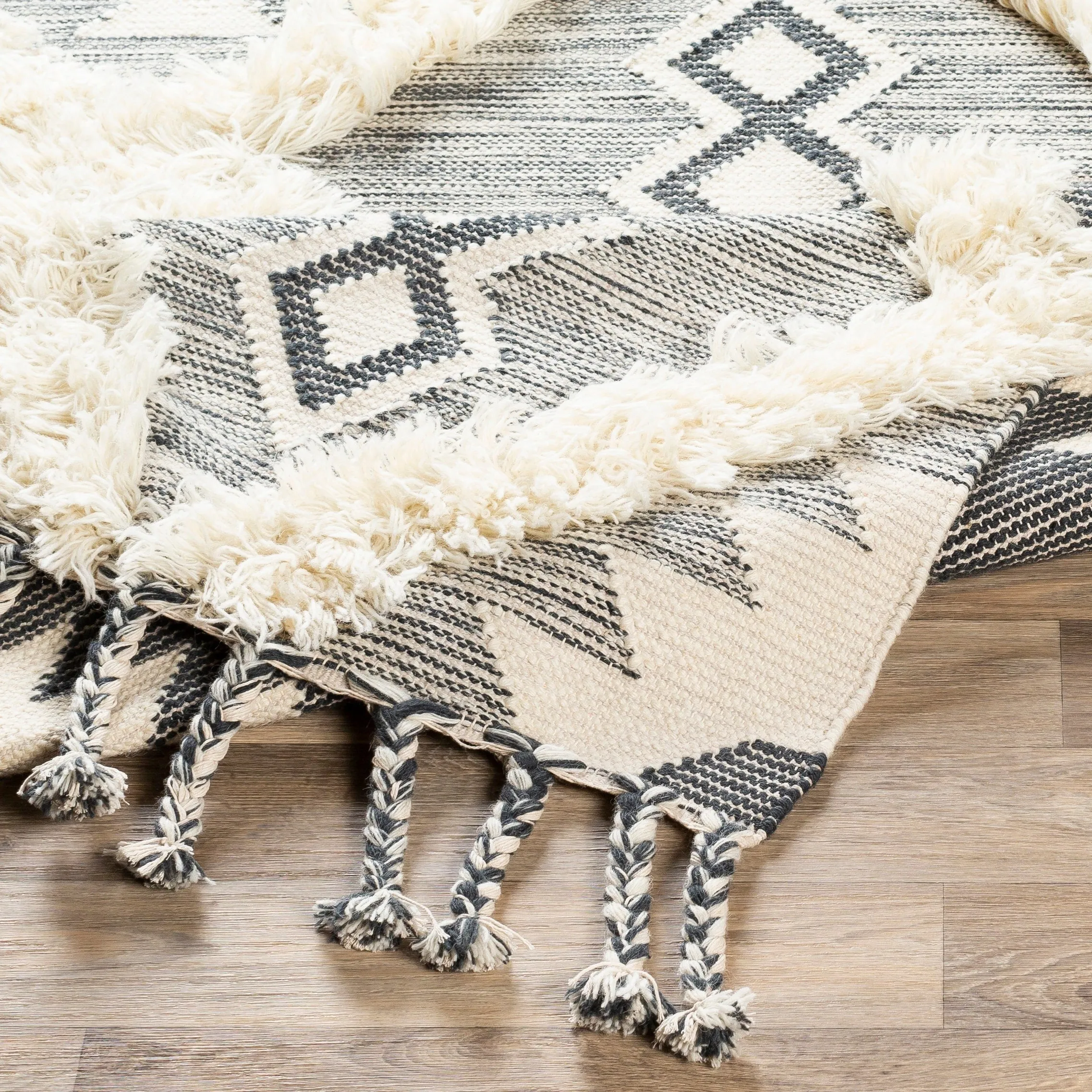 Artistic Weavers Topanga Handmade Wool Scandinavian Tassel Area Rug