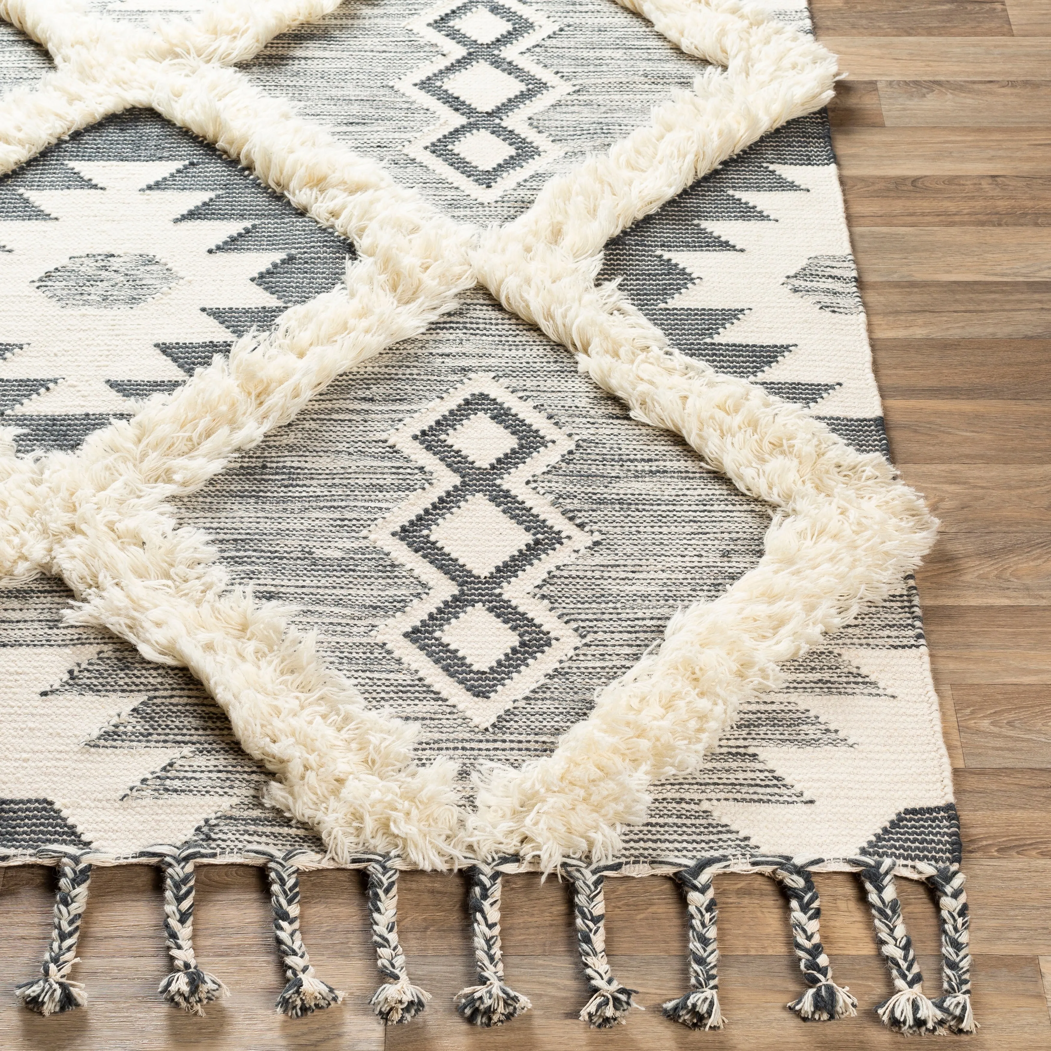 Artistic Weavers Topanga Handmade Wool Scandinavian Tassel Area Rug