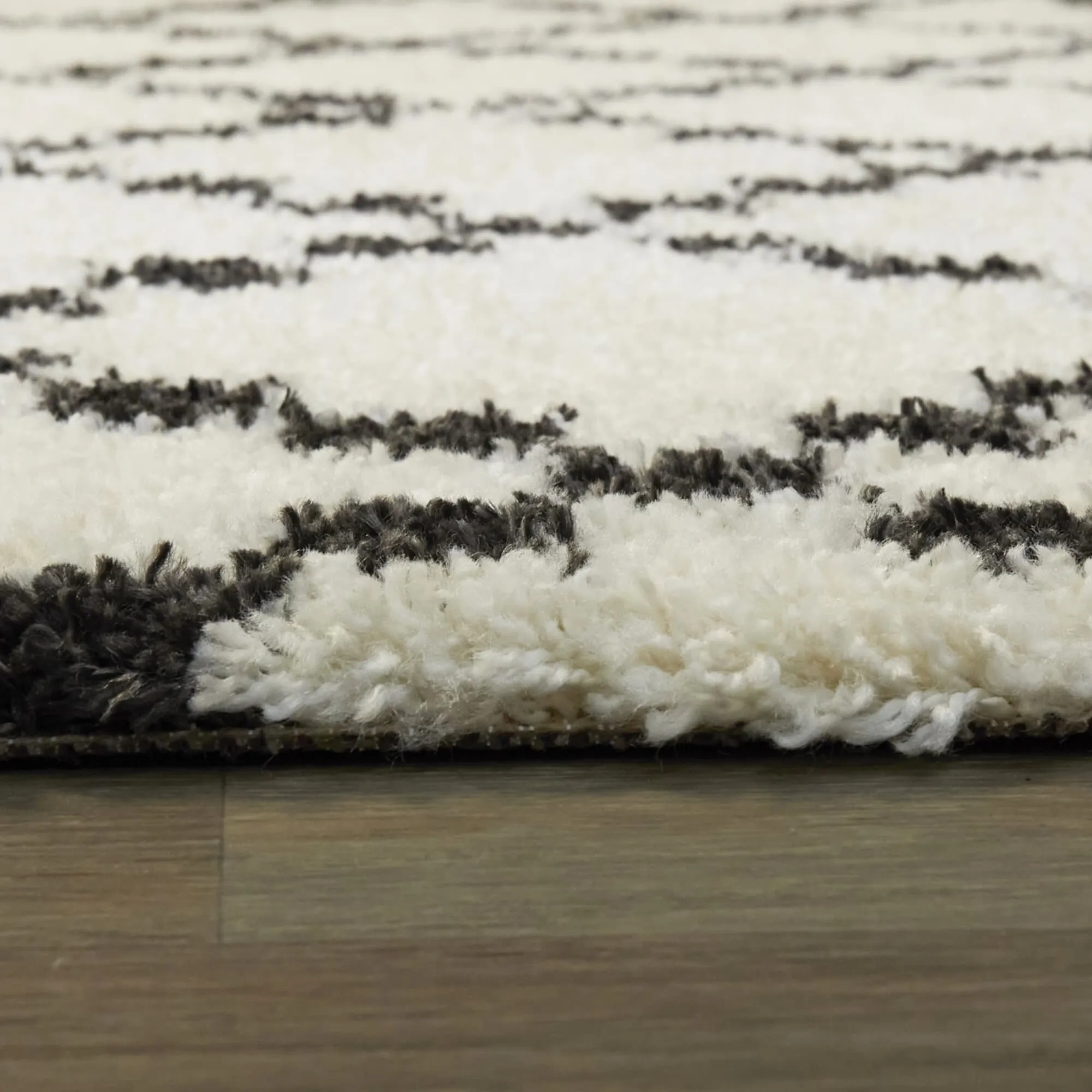 Cheshire Geometric Diamond Shag Area Rug