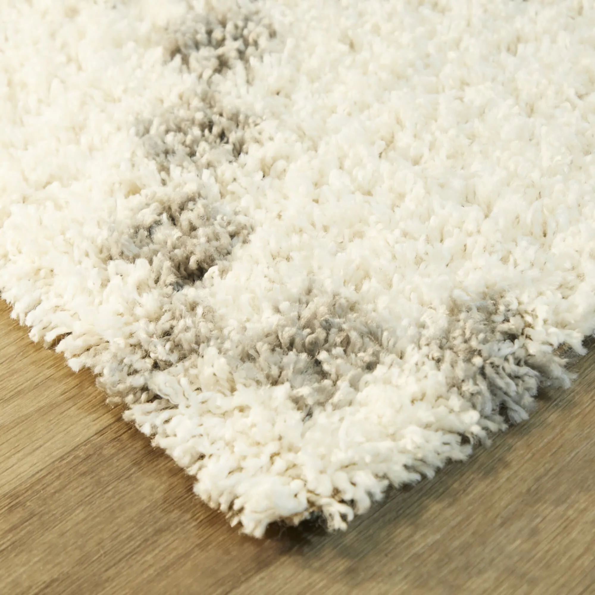 Cheshire Geometric Diamond Shag Area Rug