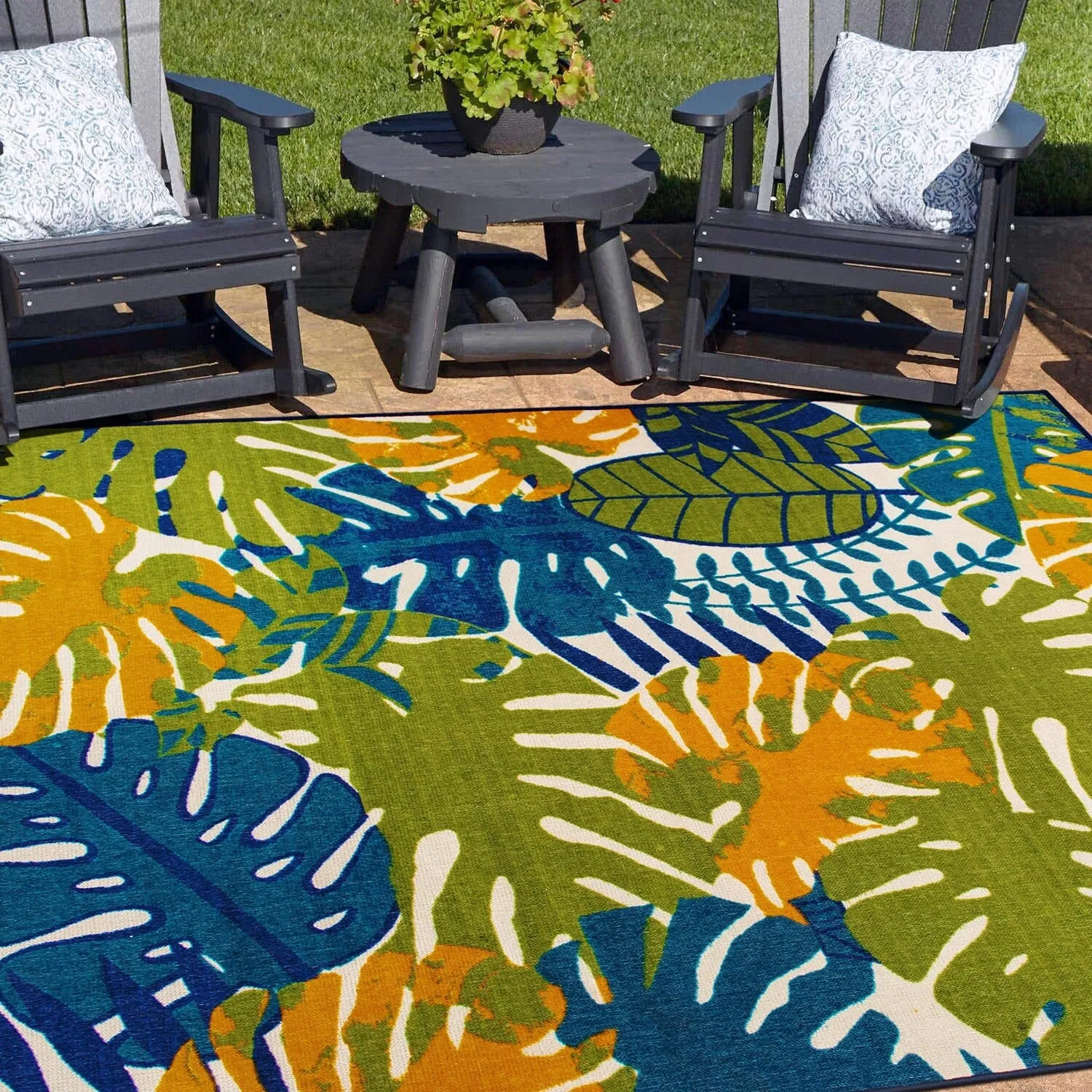 Contemporary Tropical Leaves Flatweave Indoor/Outdoor Area Rug
