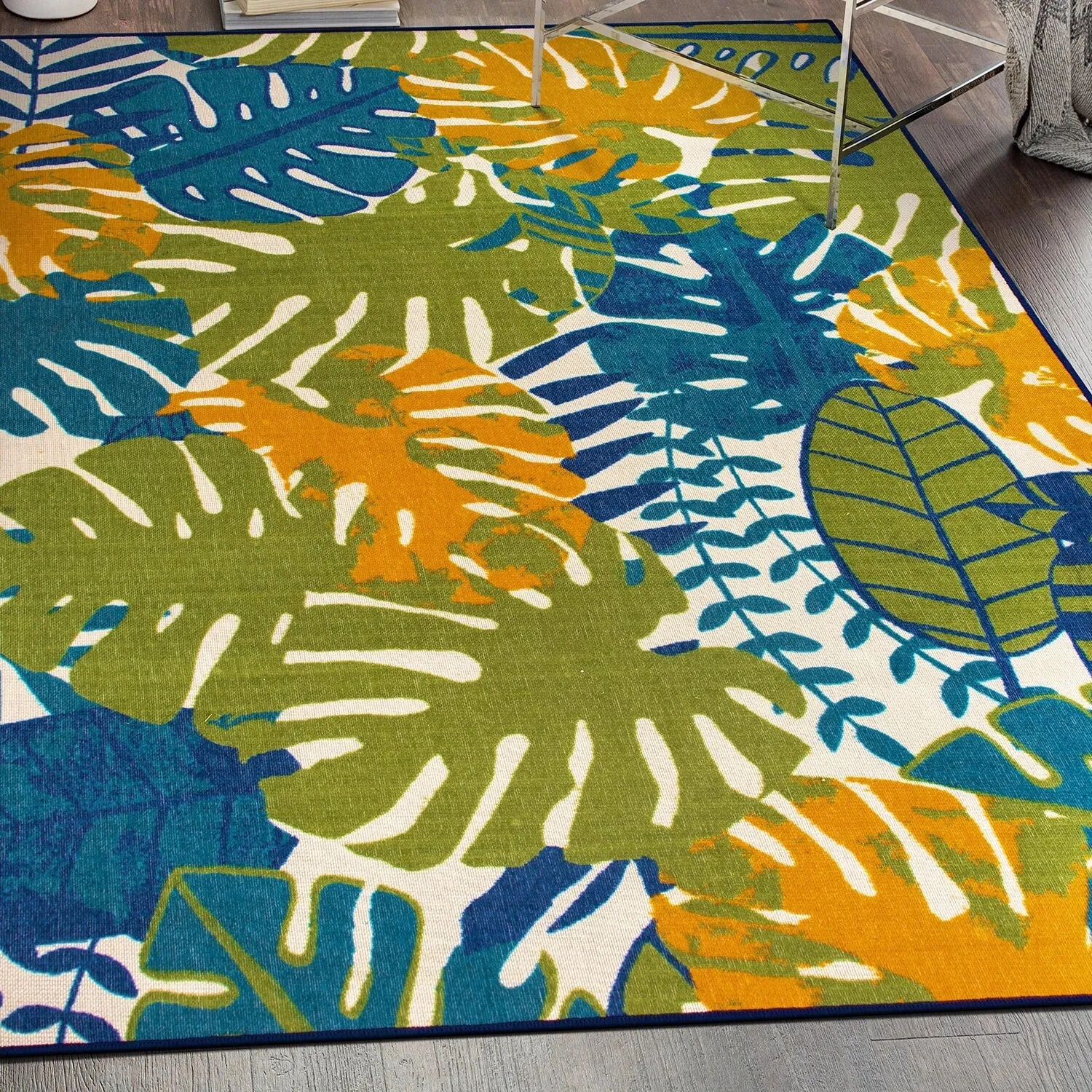 Contemporary Tropical Leaves Flatweave Indoor/Outdoor Area Rug