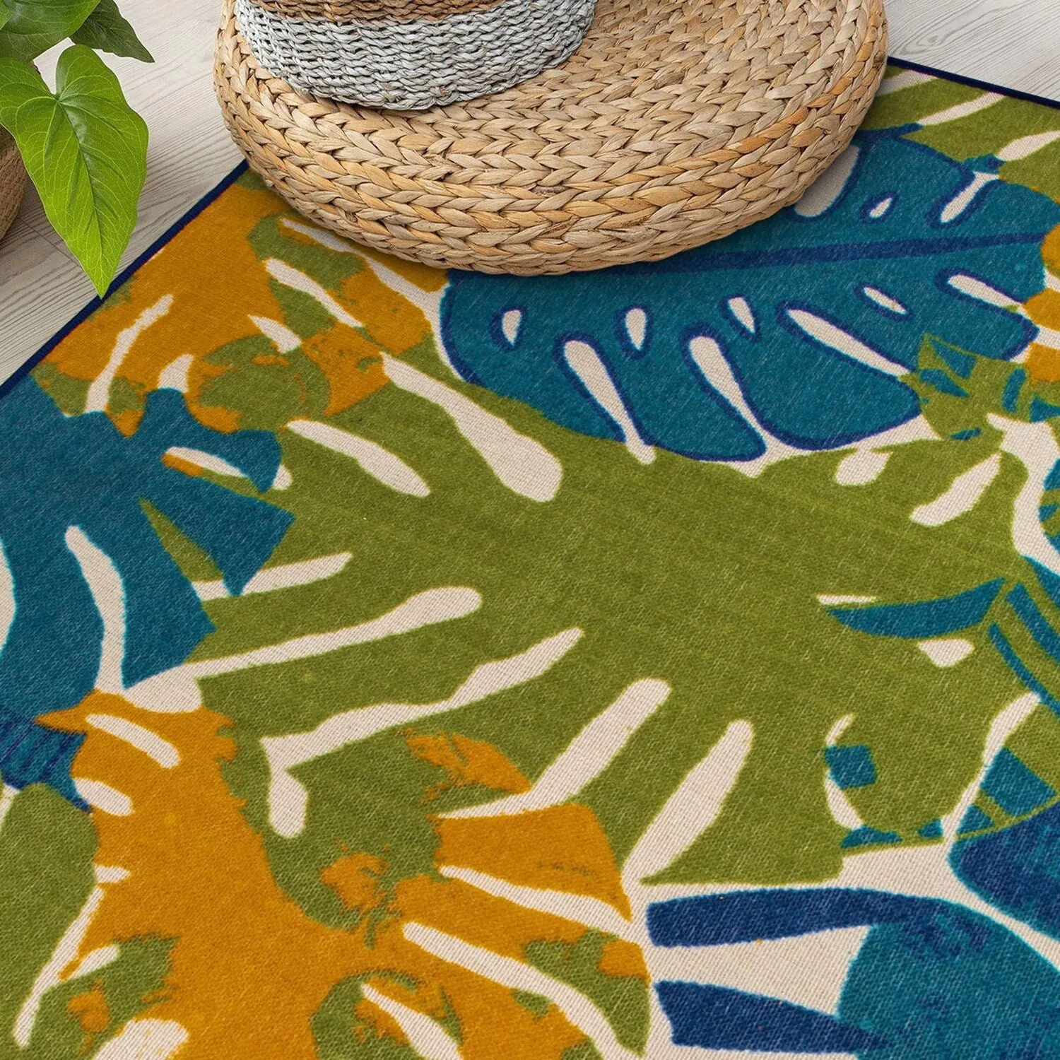 Contemporary Tropical Leaves Flatweave Indoor/Outdoor Area Rug