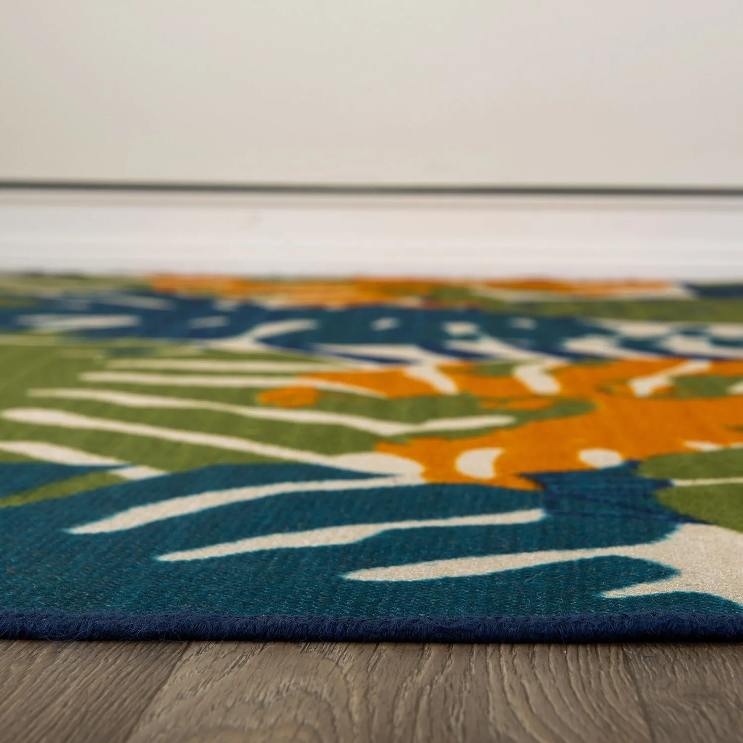Contemporary Tropical Leaves Flatweave Indoor/Outdoor Area Rug