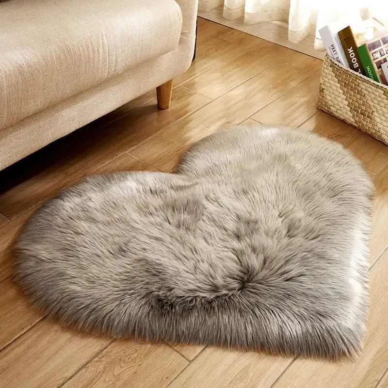 Curata Heart Shaped Faux Fur Rug - Shag Fluffy Rug - 6 colors - 19.6 x 23.6 - 2' Heart Shape