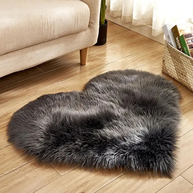 Curata Heart Shaped Faux Fur Rug - Shag Fluffy Rug - 6 colors - 19.6 x 23.6 - 2' Heart Shape