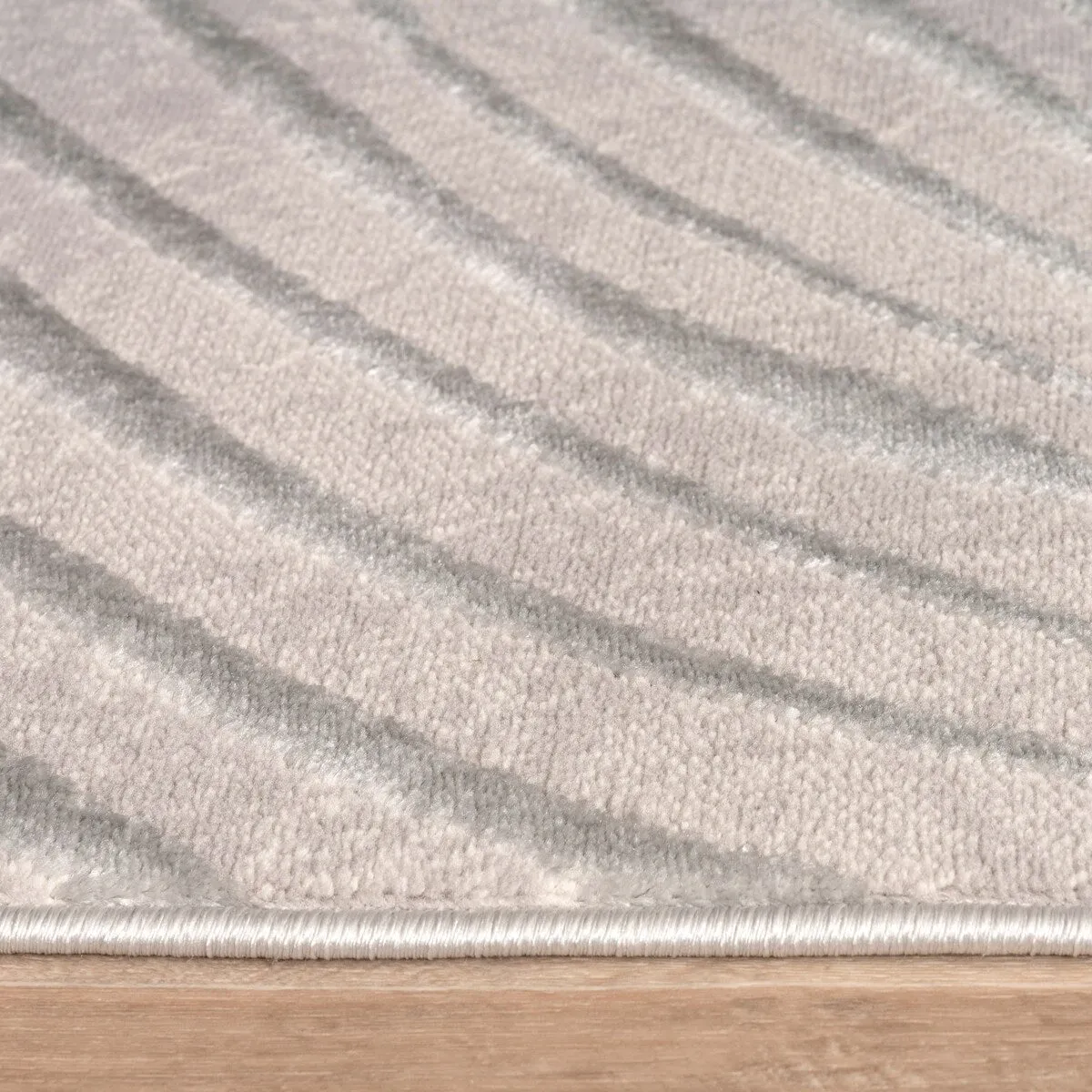 Elegant Area Rug with Textured Palm Leaf Design