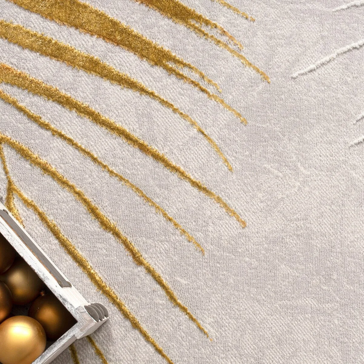 Elegant Area Rug with Textured Palm Leaf Design