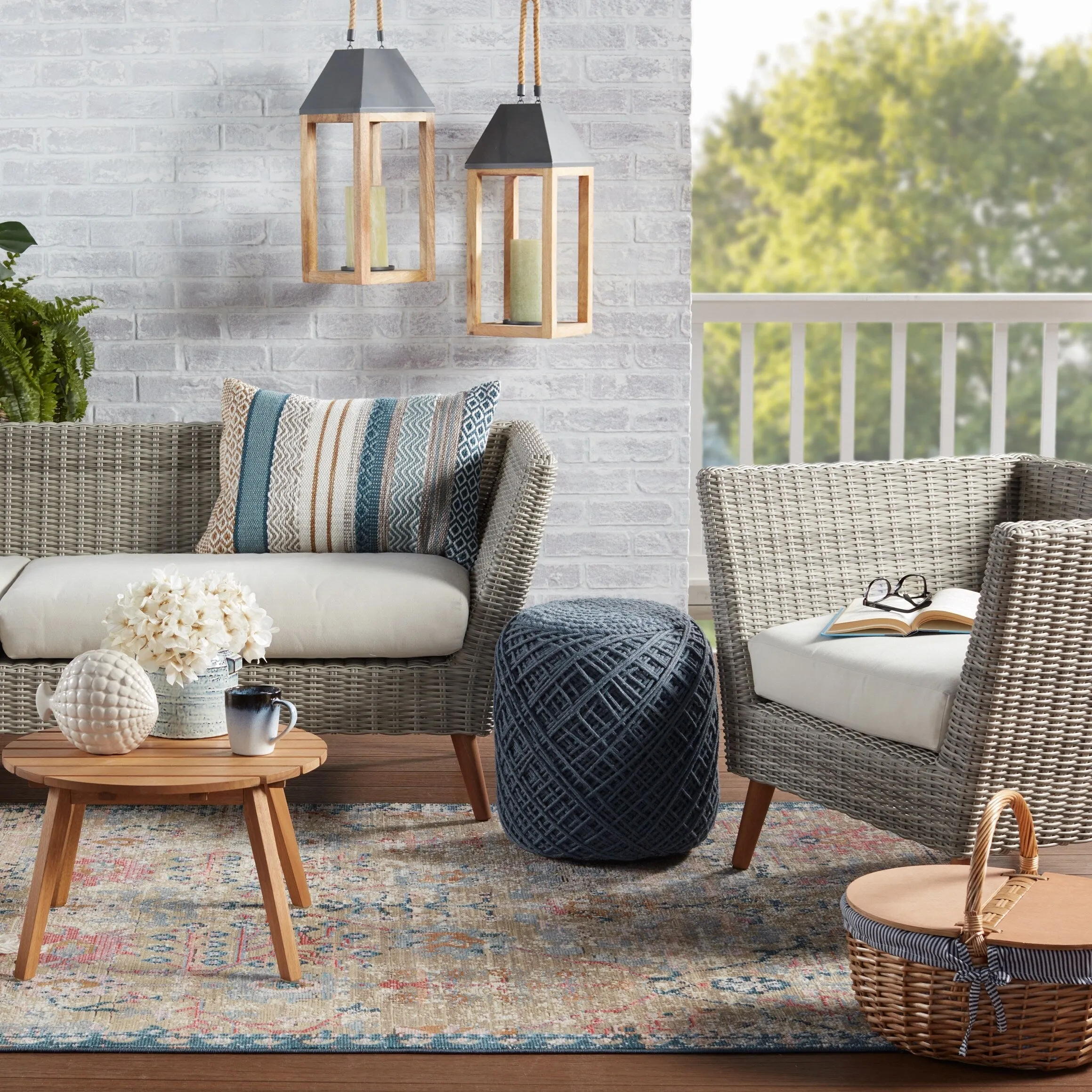 Elva Indoor/ Outdoor Oriental Area Rug