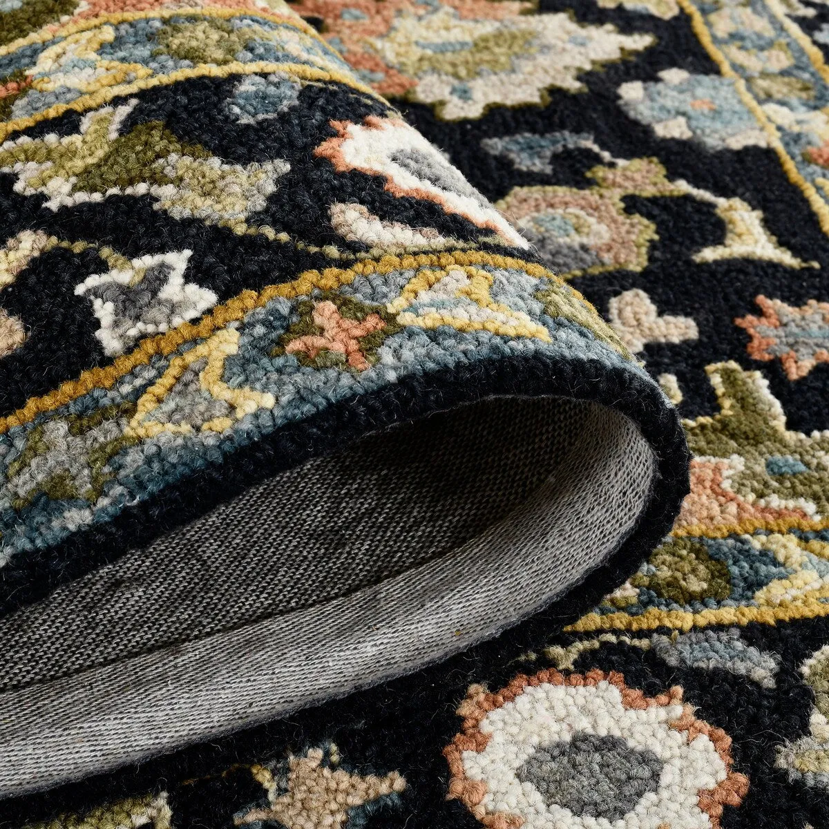 Empress Black Traditional Hand-Hooked Area Rug 2' x 3'
