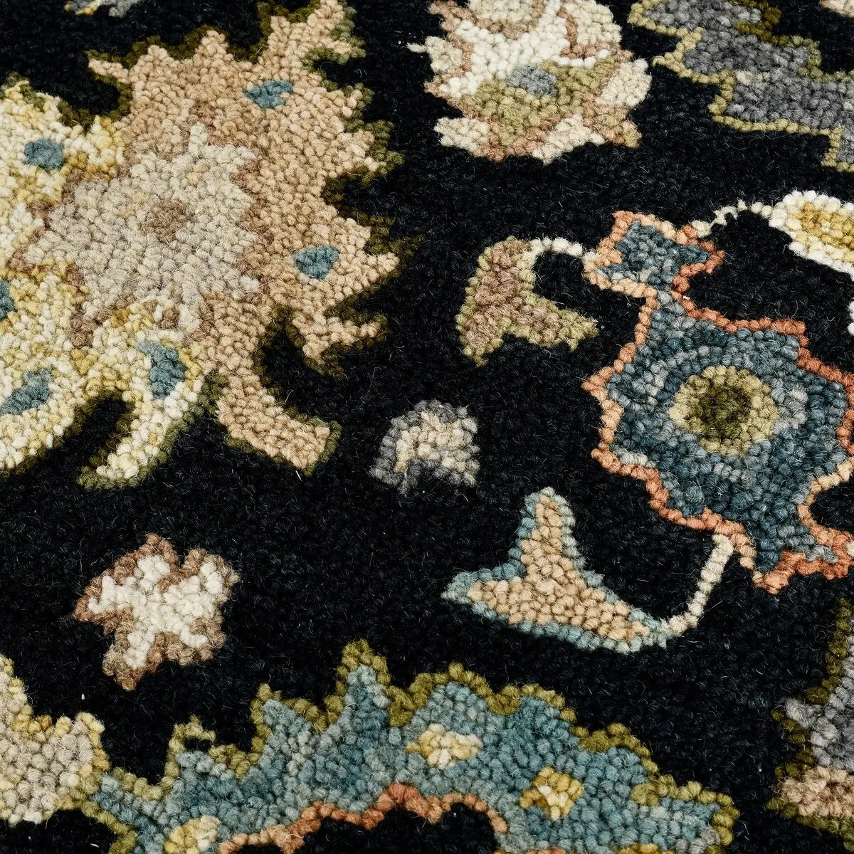 Empress Black Traditional Hand-Hooked Area Rug 2' x 3'