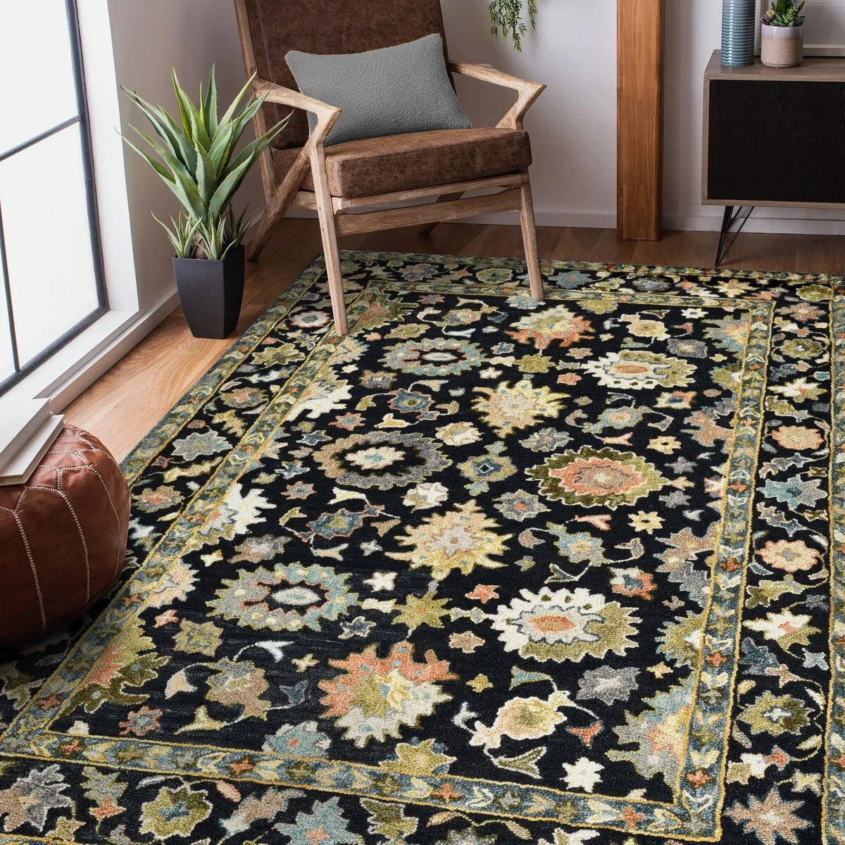 Empress Black Traditional Hand-Hooked Area Rug 2' x 3'