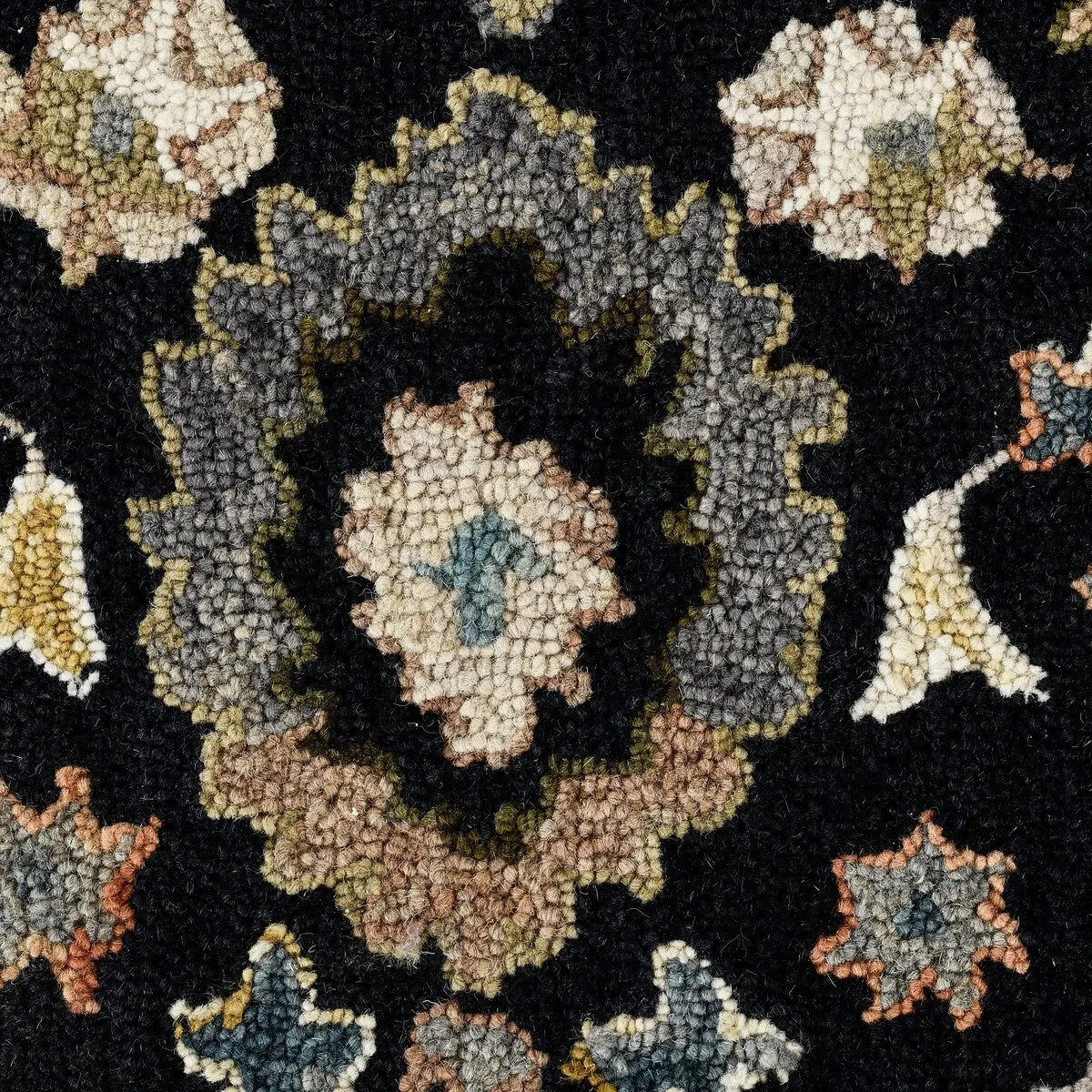 Empress Black Traditional Hand-Hooked Area Rug 2' x 3'