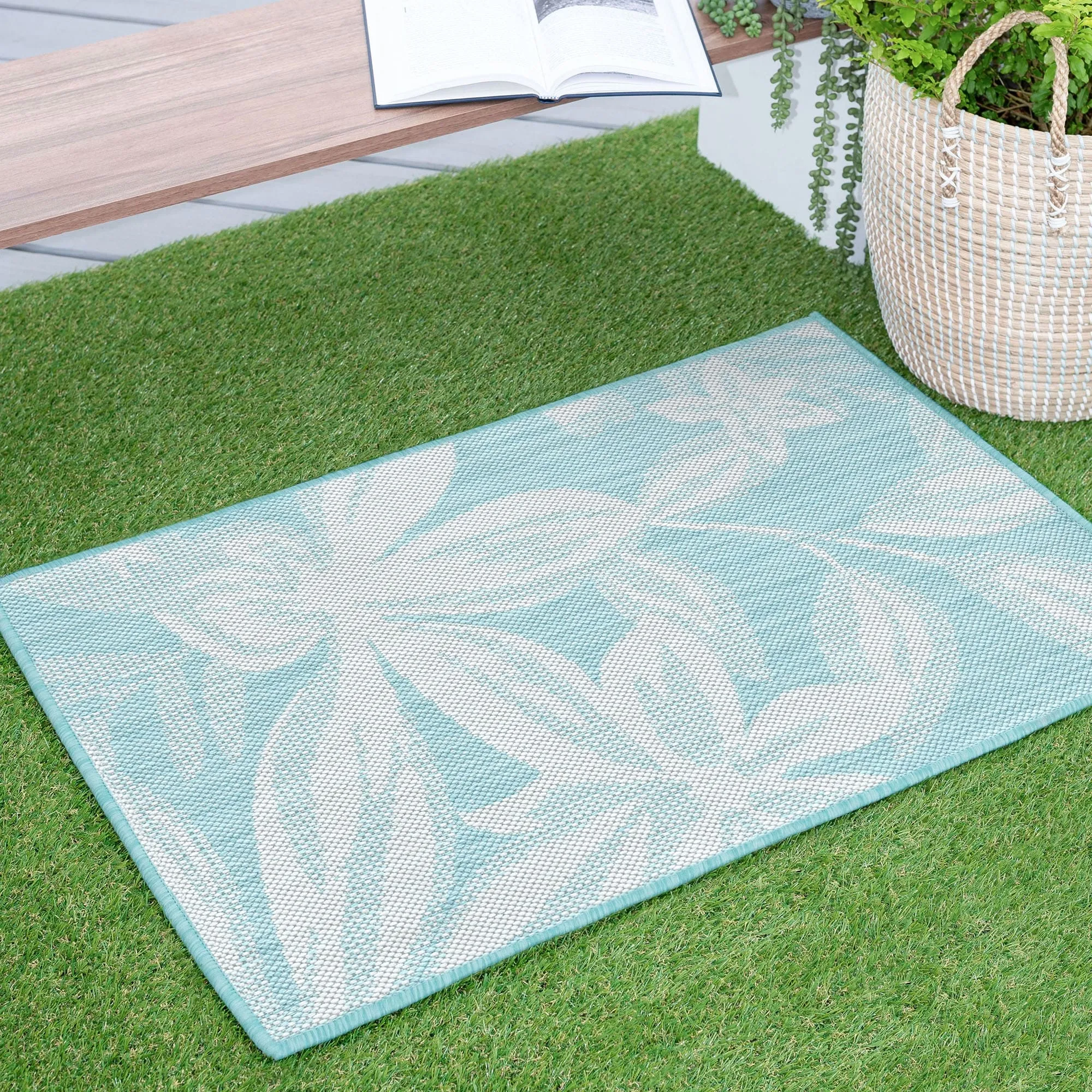 Exo Coastal Floral Indoor/Outdoor Area Rug