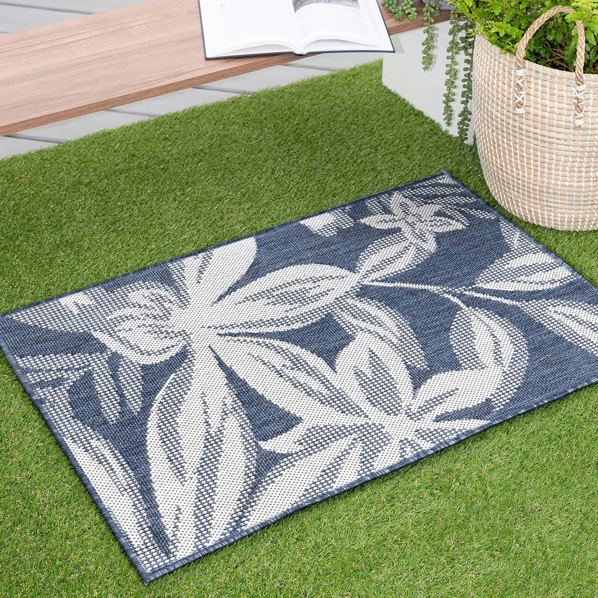 Exo Coastal Floral Indoor/Outdoor Area Rug