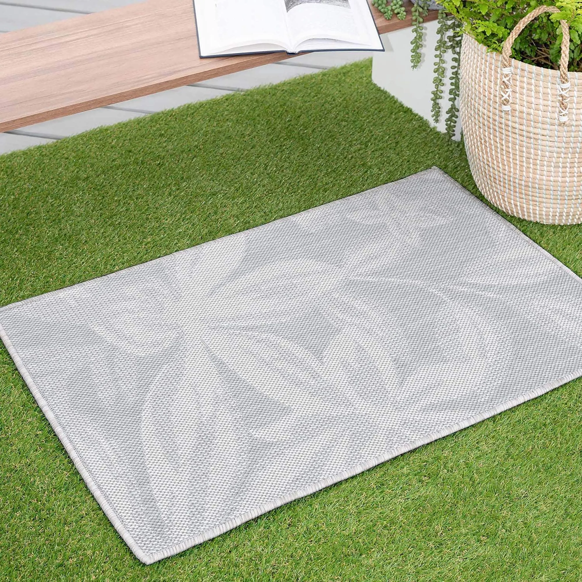 Exo Coastal Floral Indoor/Outdoor Area Rug