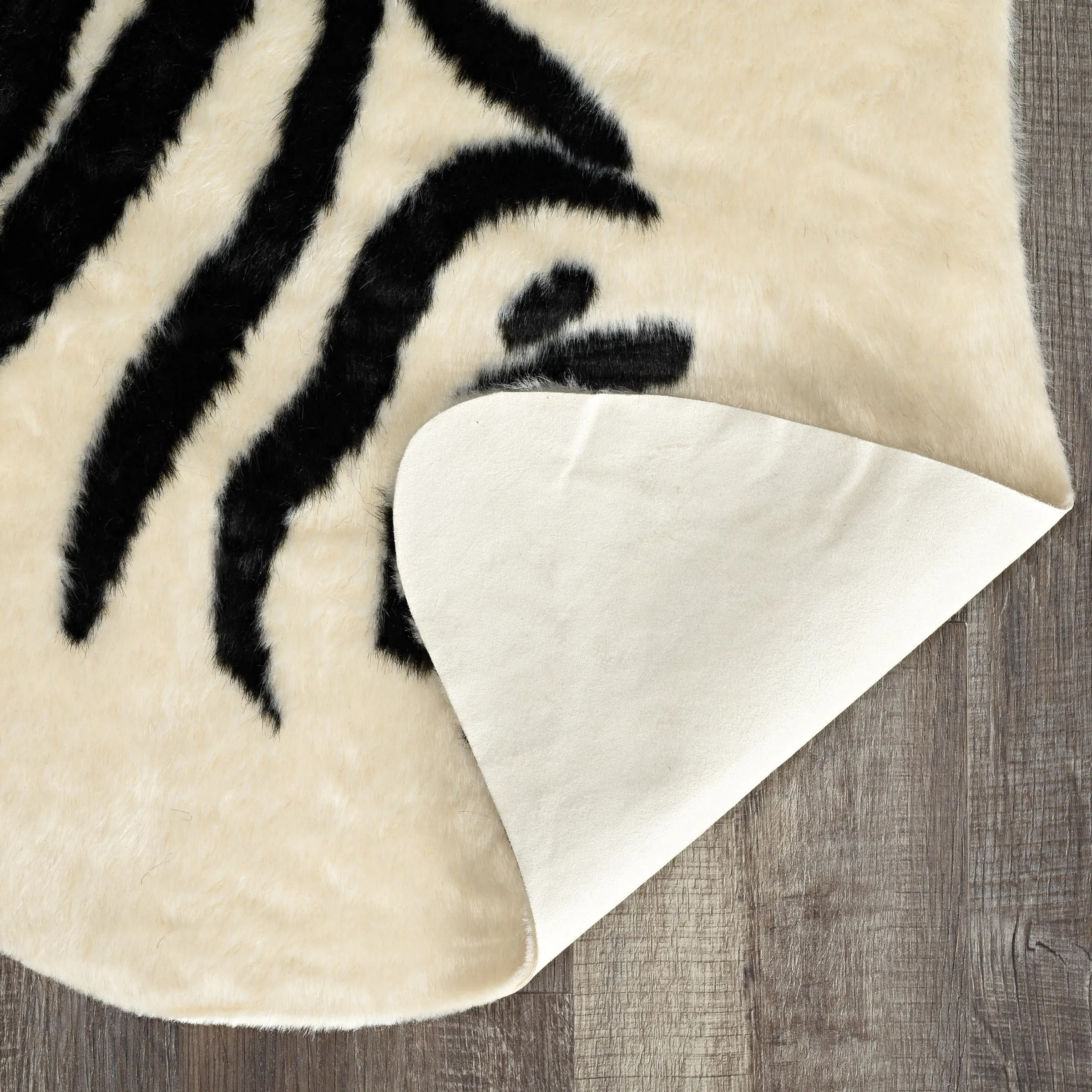Faux Cowhide Area Rug - 5' x 6'6