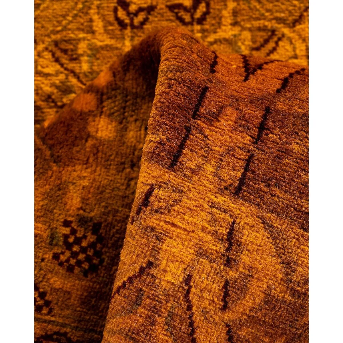 Fine Vibrance. One-of-a-Kind Hand-Knotted Runner Rug - Gold. 2' 6 x 13' 5 - 2' 6 x 13' 5