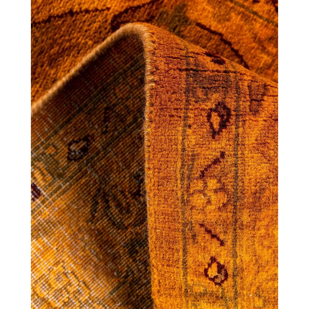 Fine Vibrance. One-of-a-Kind Hand-Knotted Runner Rug - Gold. 2' 6 x 13' 5 - 2' 6 x 13' 5