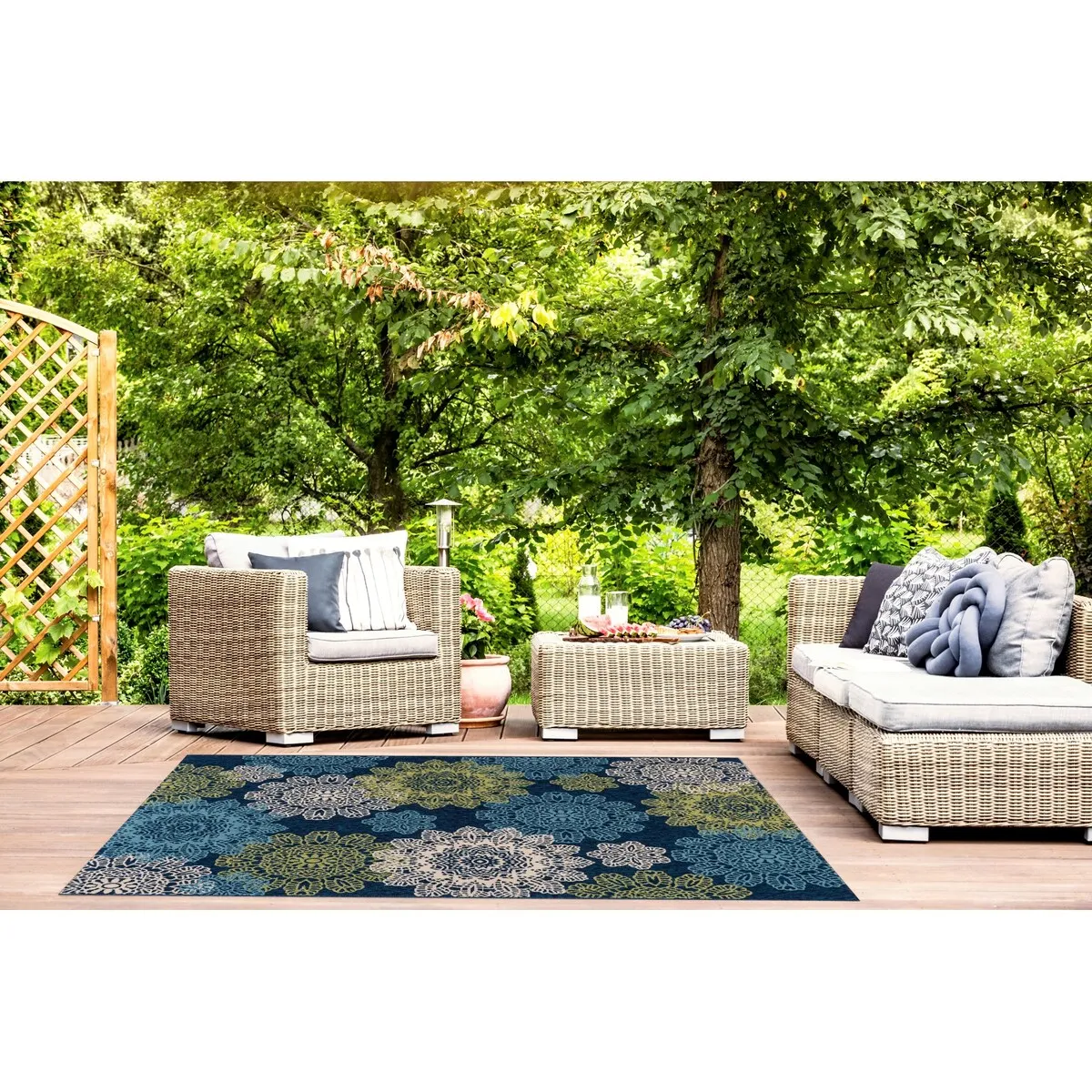 GAD Posey Geometric Medallion Indoor/ Outdoor Area Rug