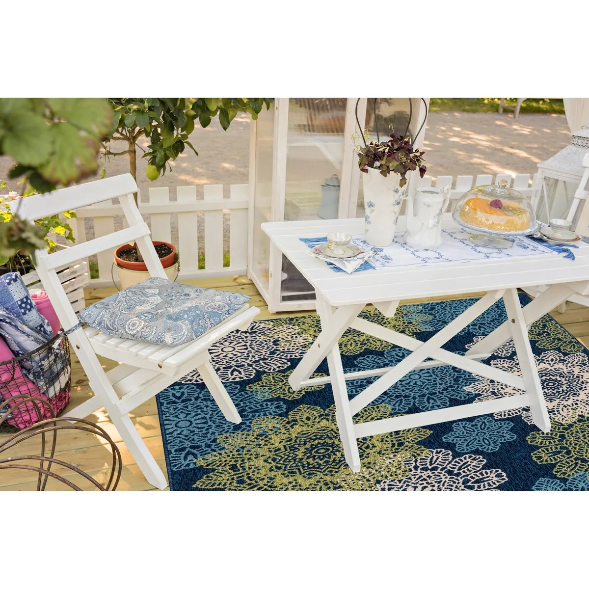 GAD Posey Geometric Medallion Indoor/ Outdoor Area Rug