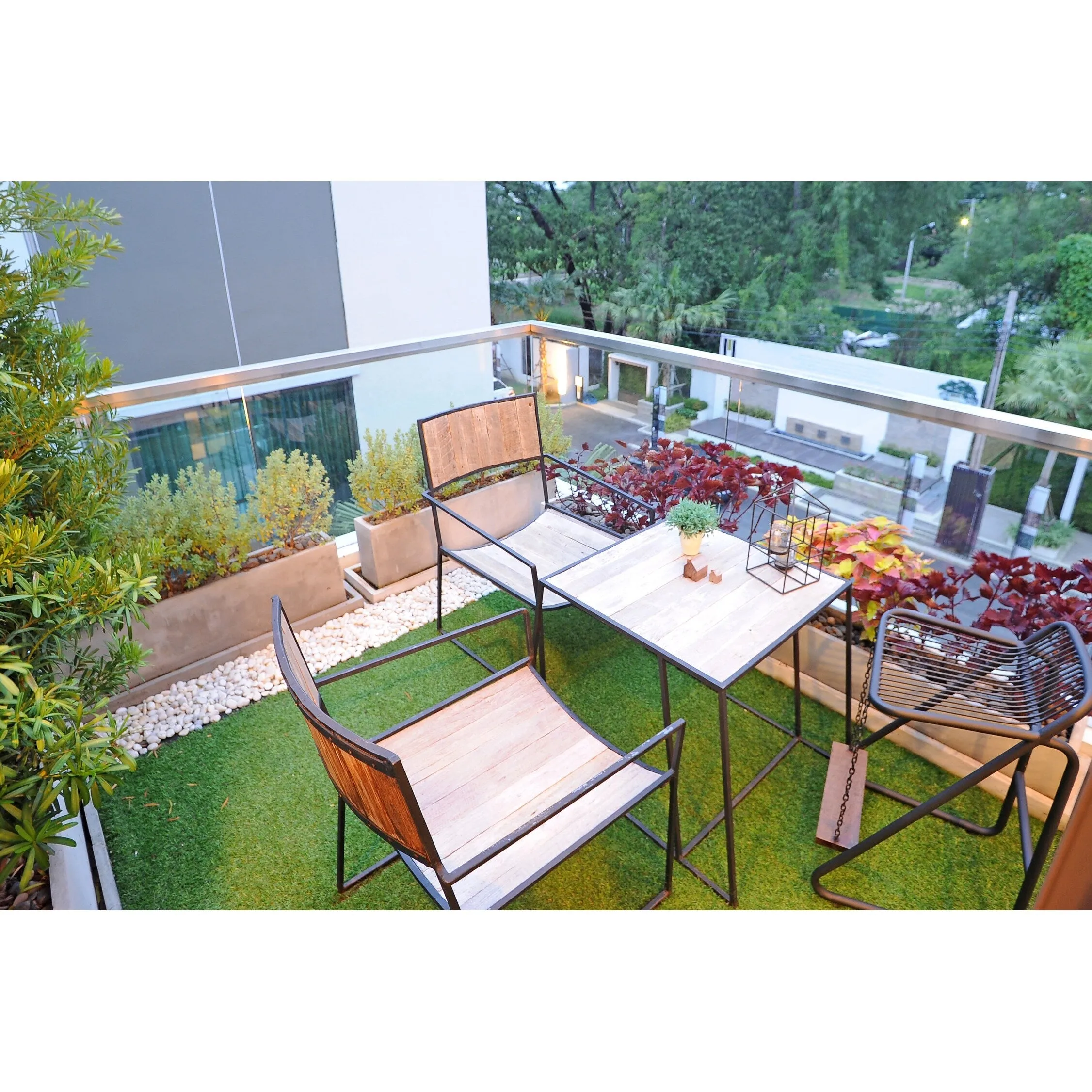 Garland Realistic Artificial Grass Turf Green Indoor /Outdoor Area Rug