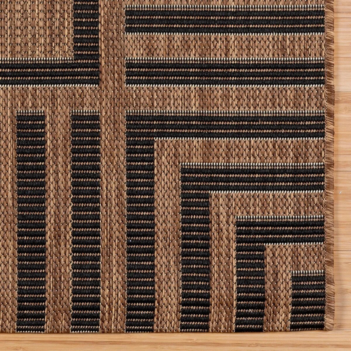 Gertmenian Paseo Kiano Modern Stripe Border Polypropylene Flatweave Indoor/ Outdoor Area Rug