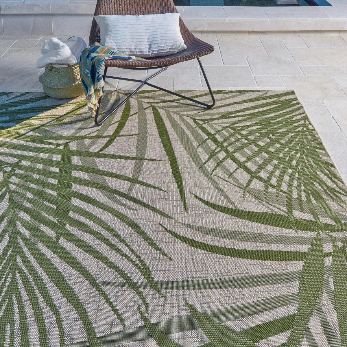 Gertmenian Paseo Paume Green Casual Palm Leaf Flatweave Indoor/ Outdoor Area Rug