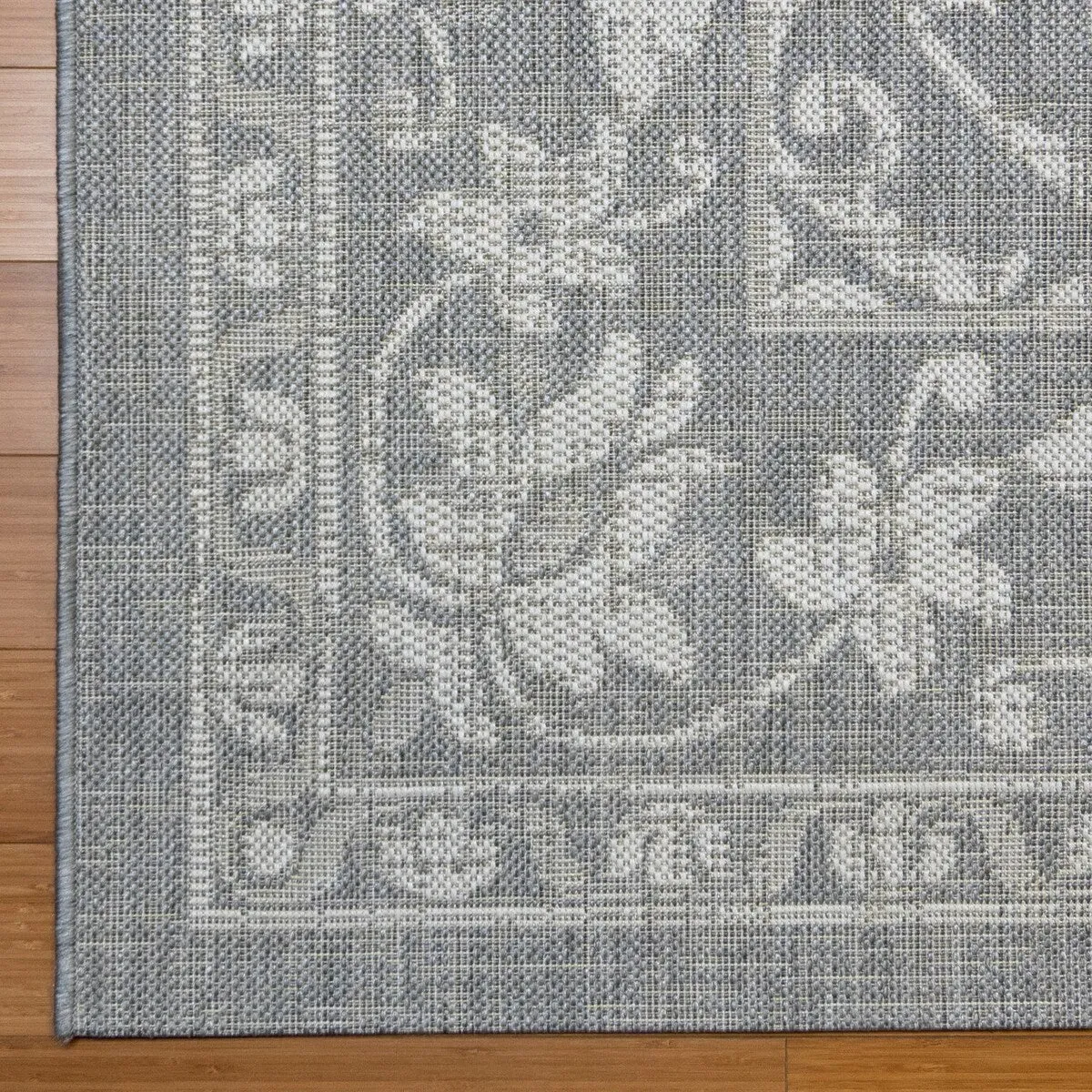 Gertmenian Paseo Ryoan Grey Traditional Indoor/ Outdoor Area Rug. 6x9 - 6'6 x 9'6