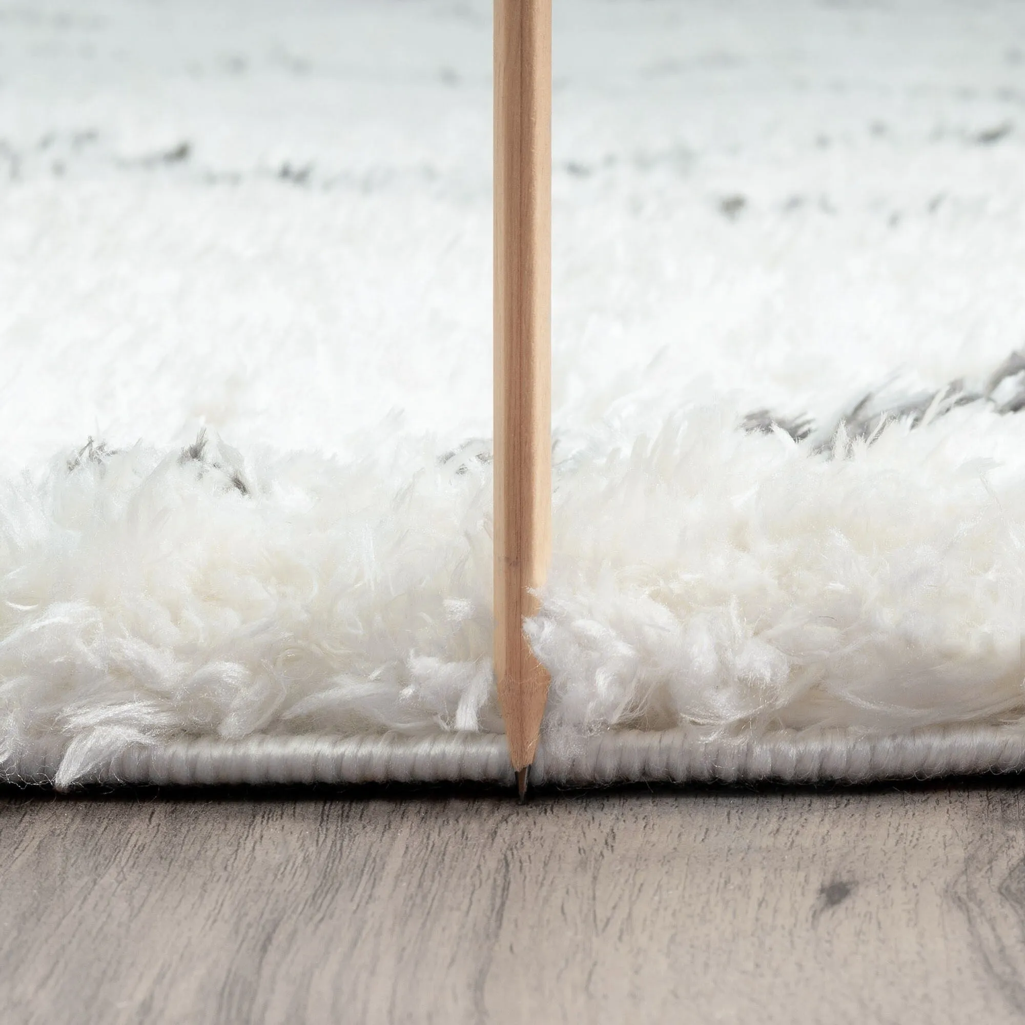 Heartfelt Shag Modern & Contemporary Diamond Indoor Area Rug