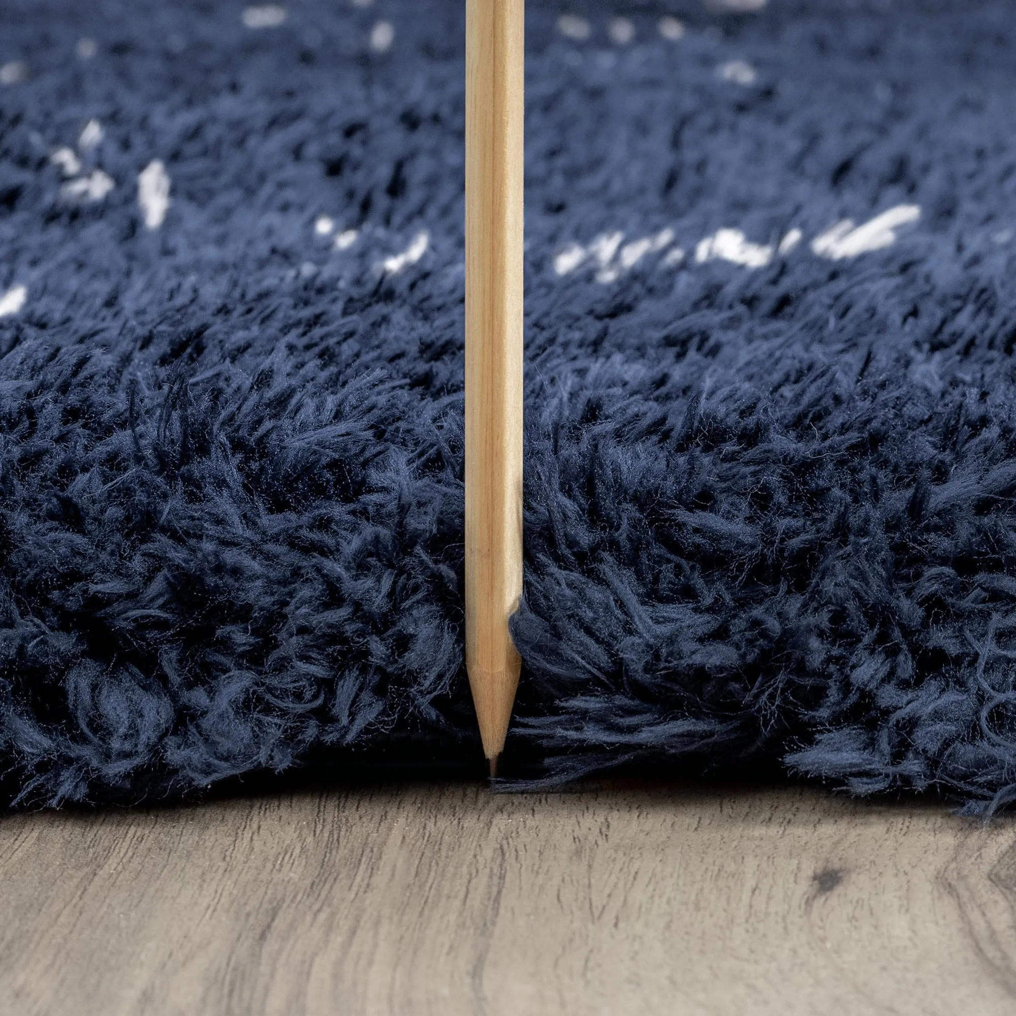 Heartfelt Shag Modern & Contemporary Diamond Indoor Area Rug