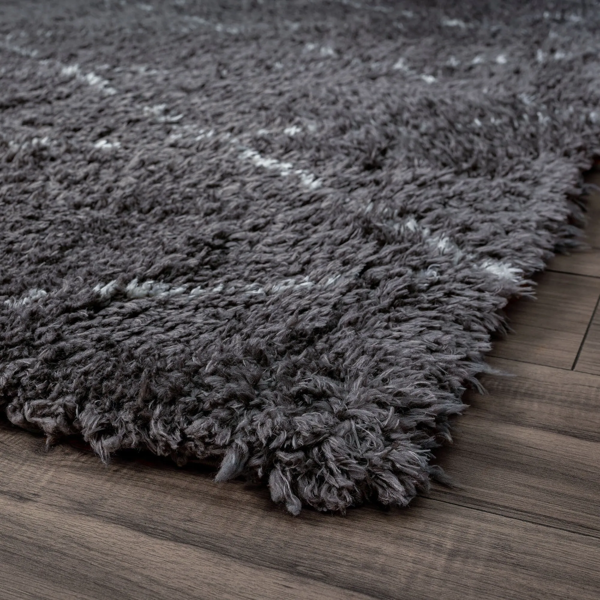 Heartfelt Shag Modern & Contemporary Diamond Indoor Area Rug