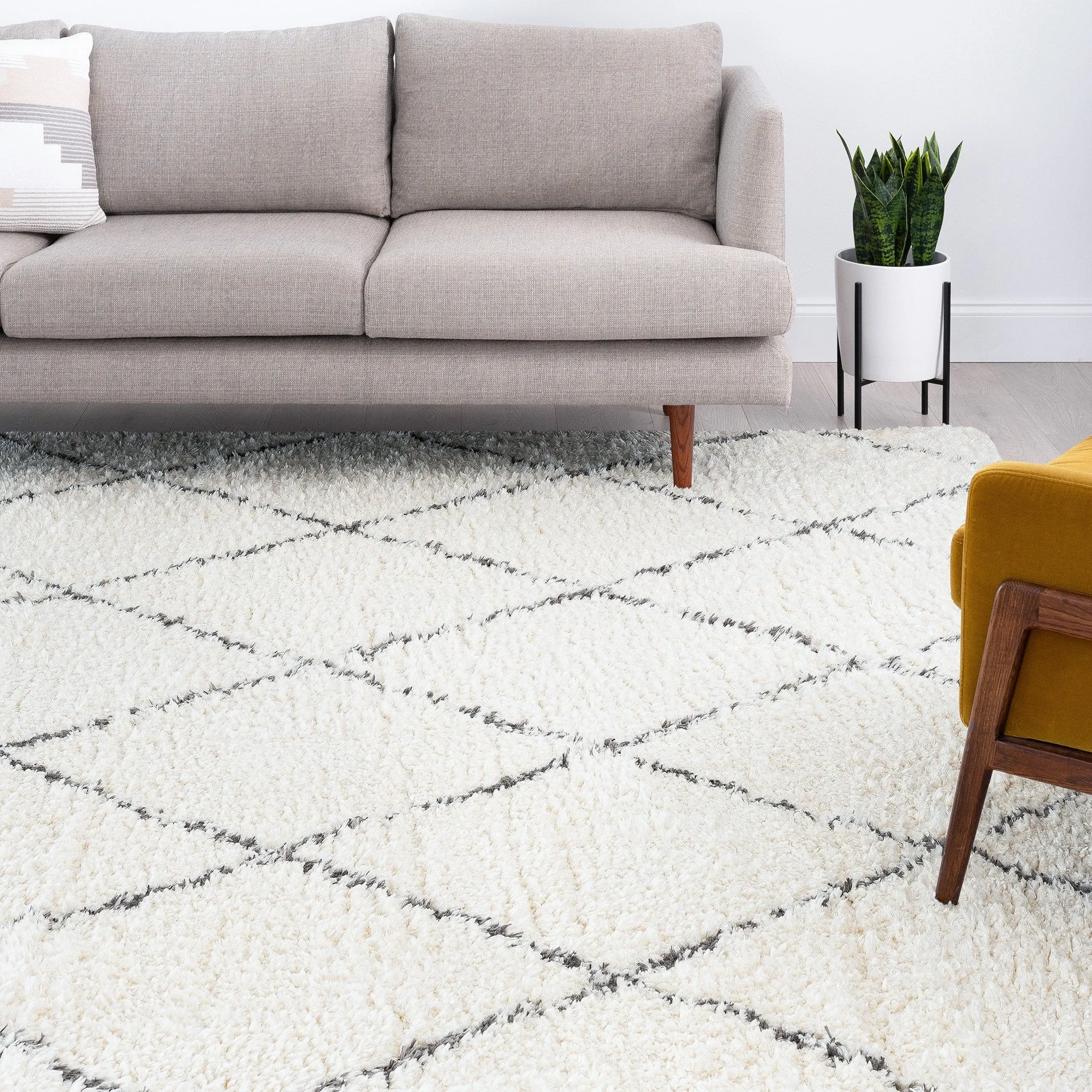Heartfelt Shag Modern & Contemporary Diamond Indoor Area Rug