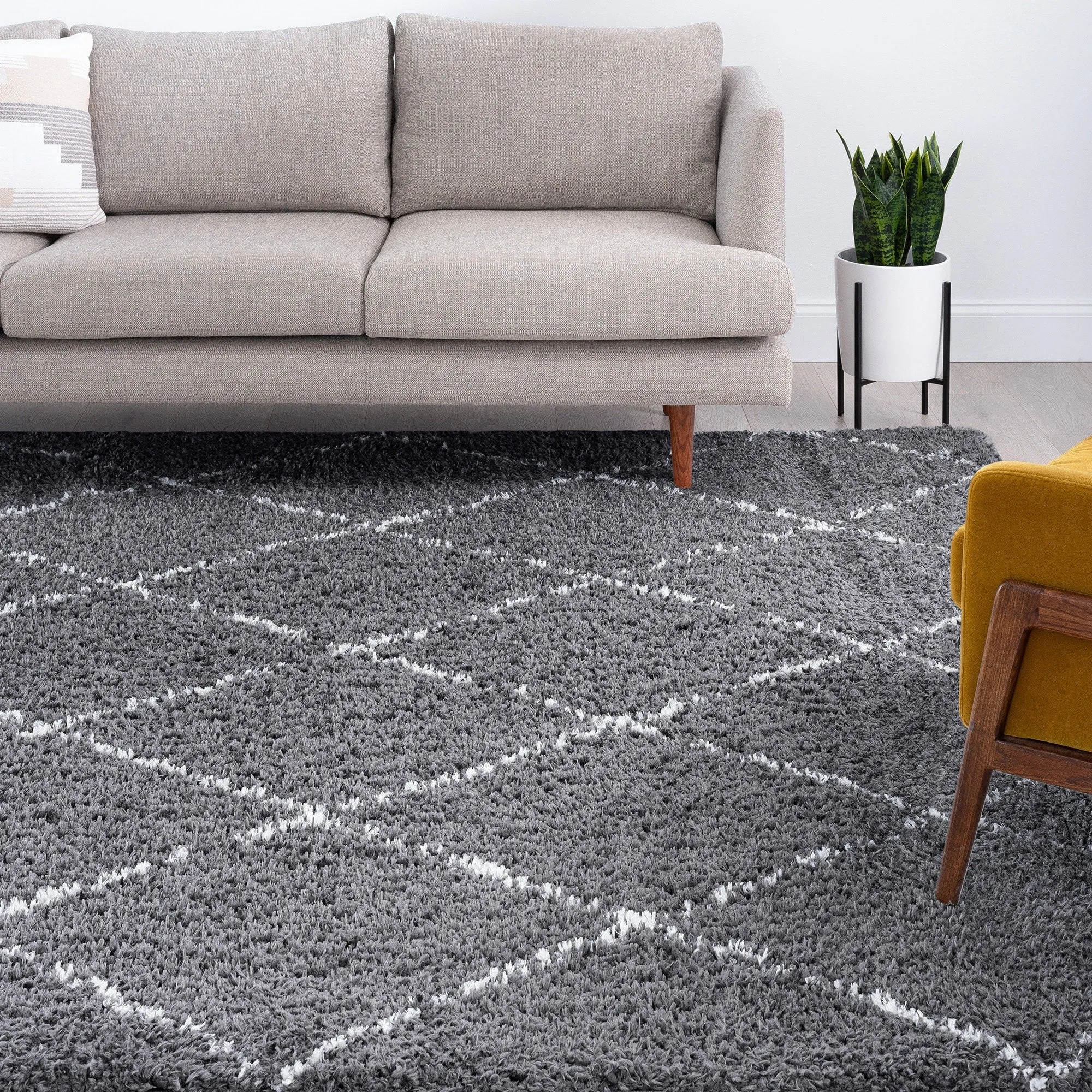 Heartfelt Shag Modern & Contemporary Diamond Indoor Area Rug