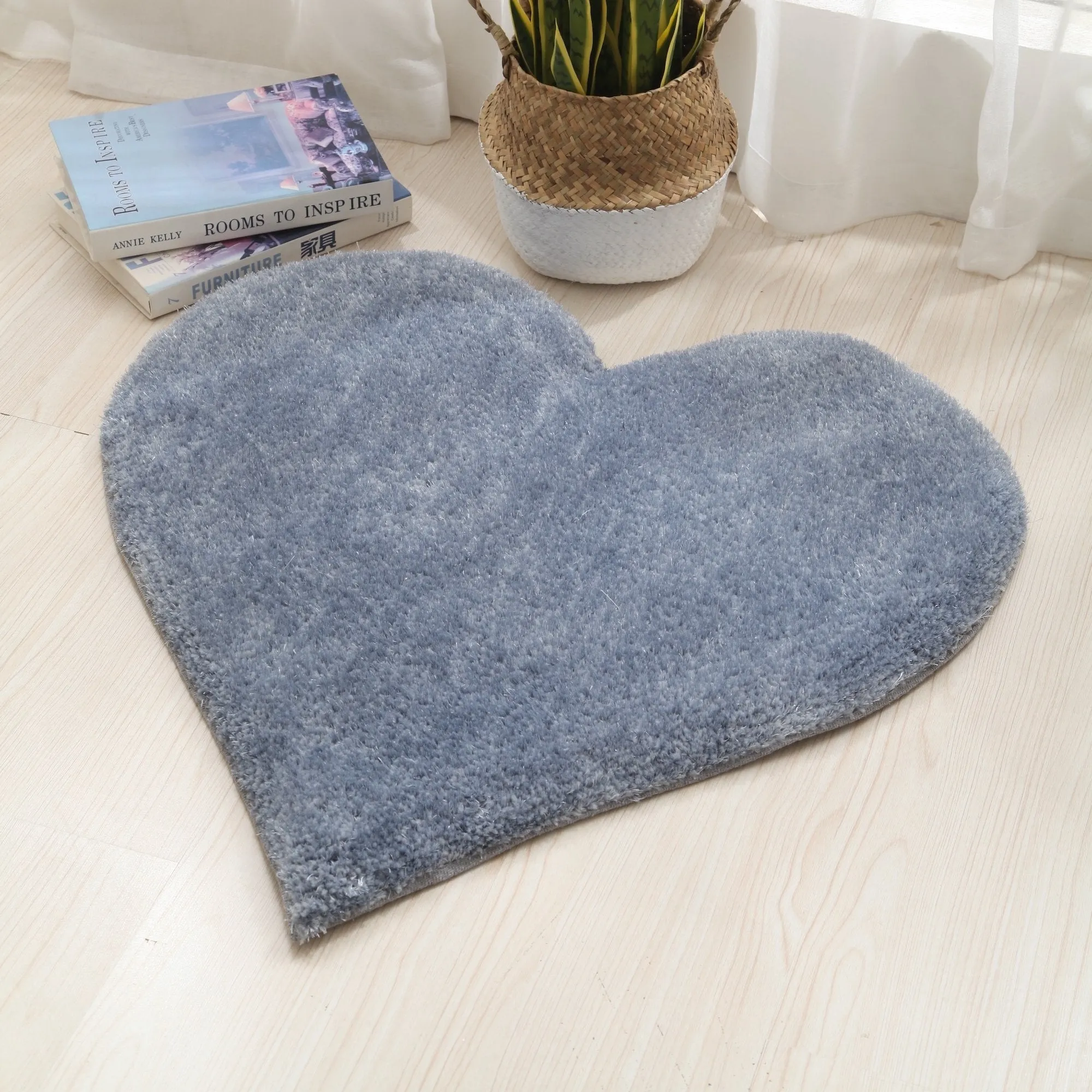 Hearts Collection Hand Woven Shag Area Rug - 24 x 24
