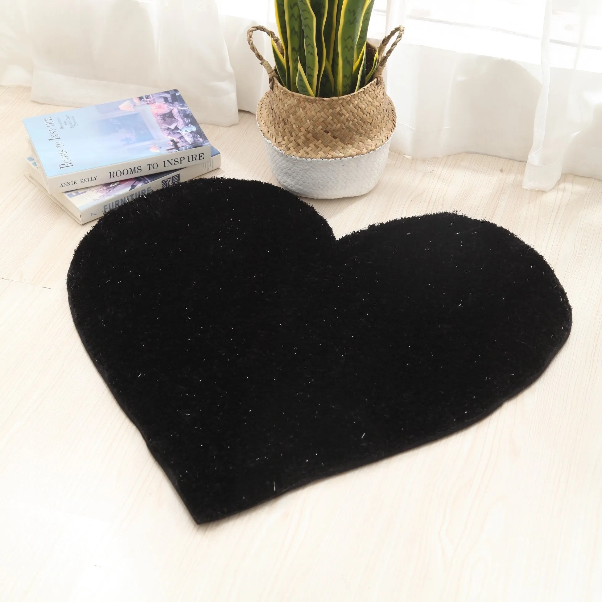 Hearts Collection Hand Woven Shag Area Rug - 24 x 24