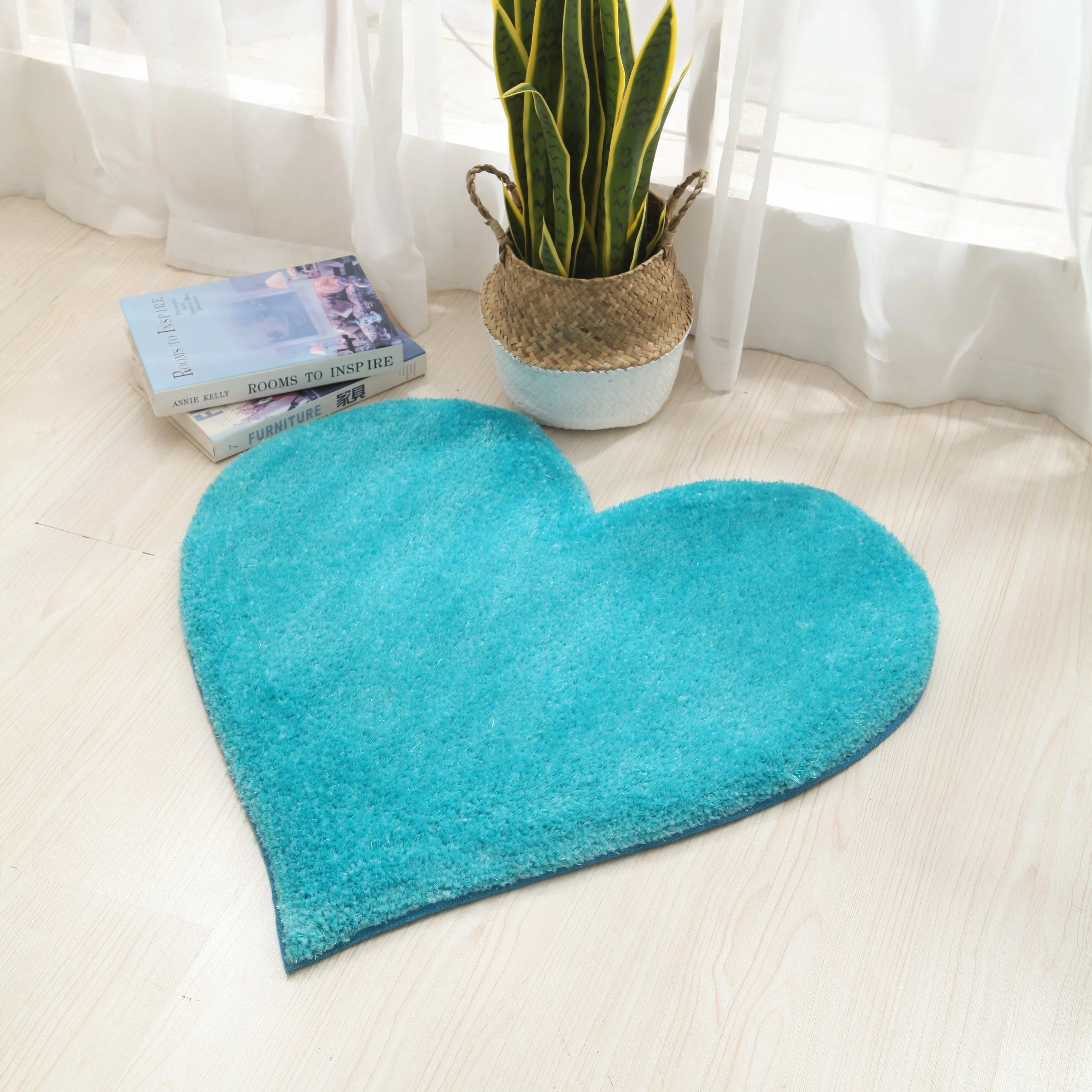Hearts Collection Hand Woven Shag Area Rug - 24 x 24