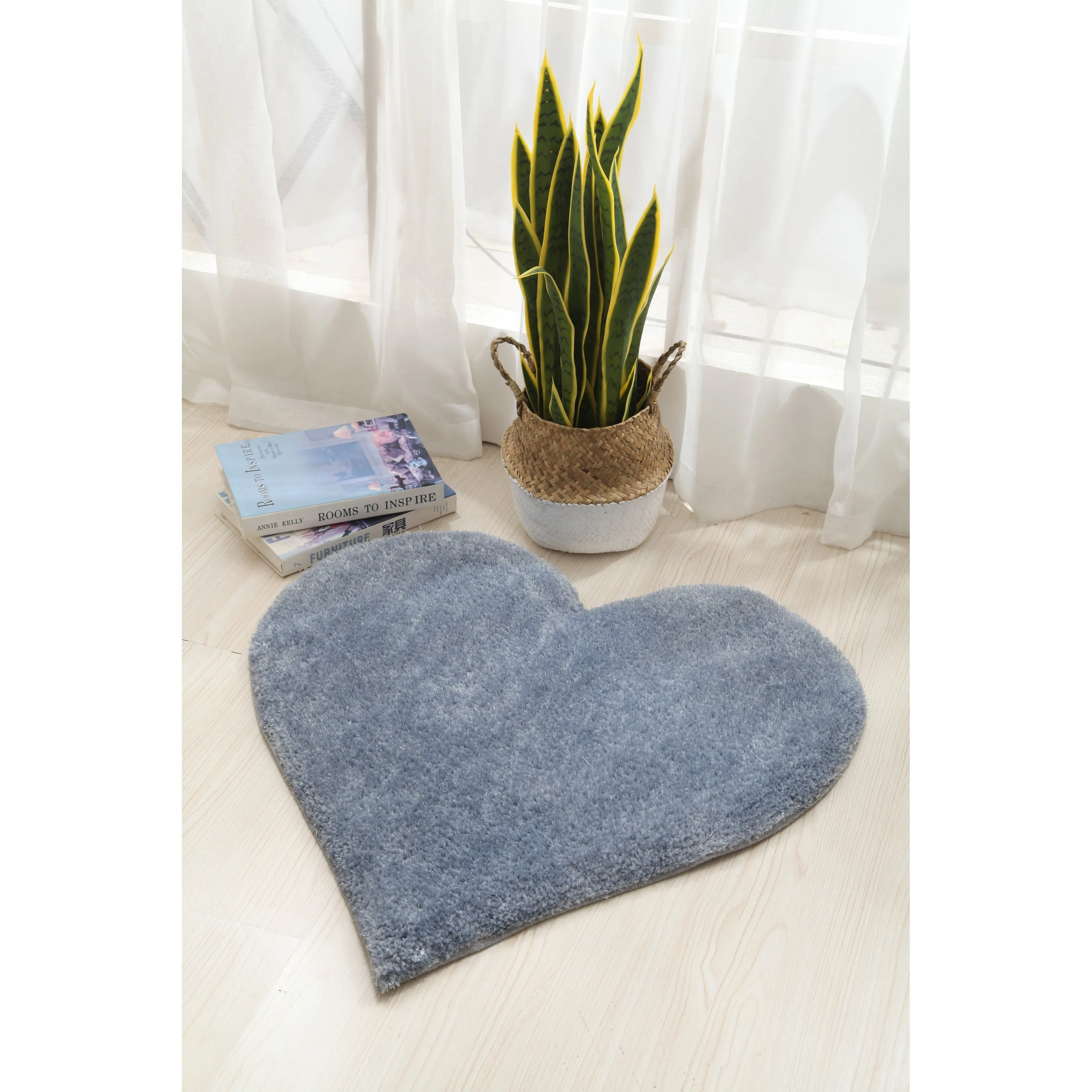 Hearts Collection Hand Woven Shag Area Rug - 24 x 24