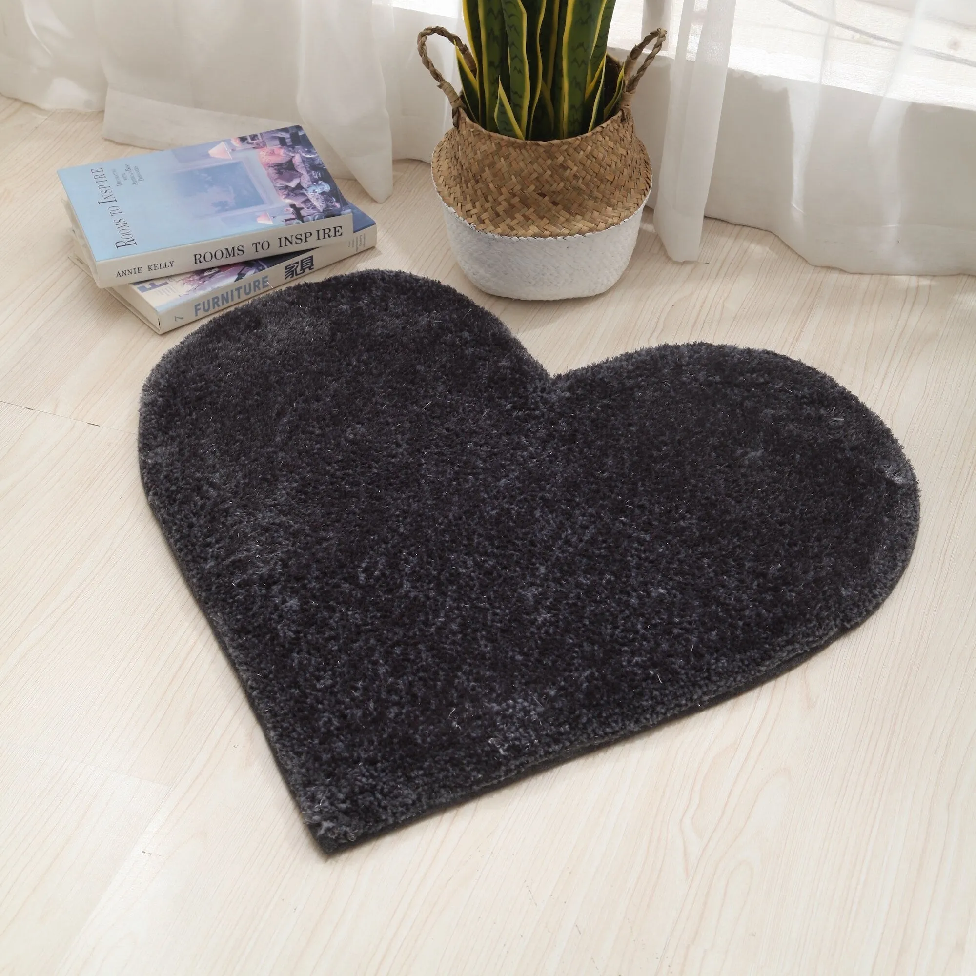 Hearts Collection Hand Woven Shag Area Rug - 24 x 24